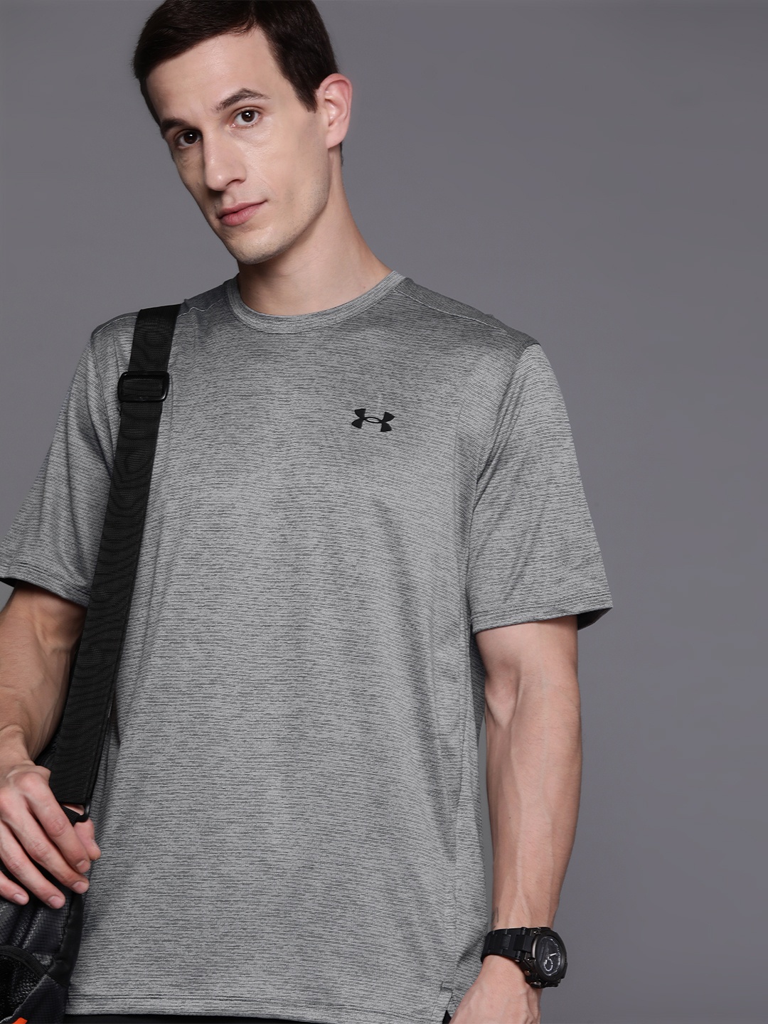 

UNDER ARMOUR Men Loose Tech Vent Short Sleeve T-shirt, Grey melange