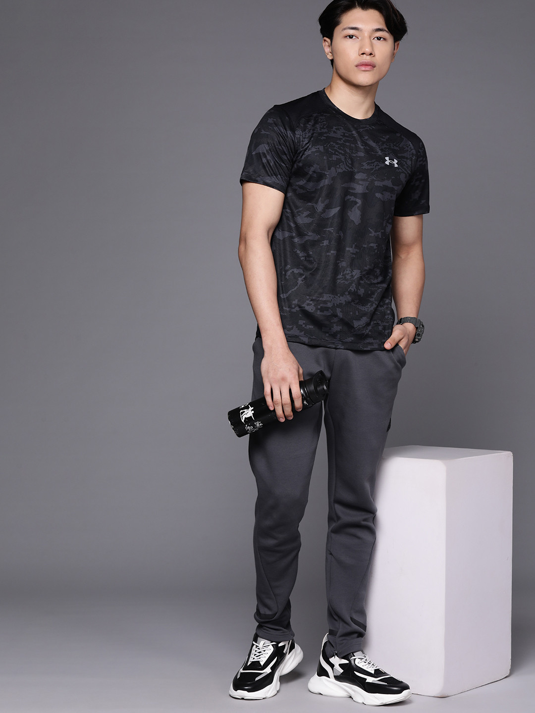 

UNDER ARMOUR Camouflage Printed Fitted Cool Switch Running T-shirt, Black