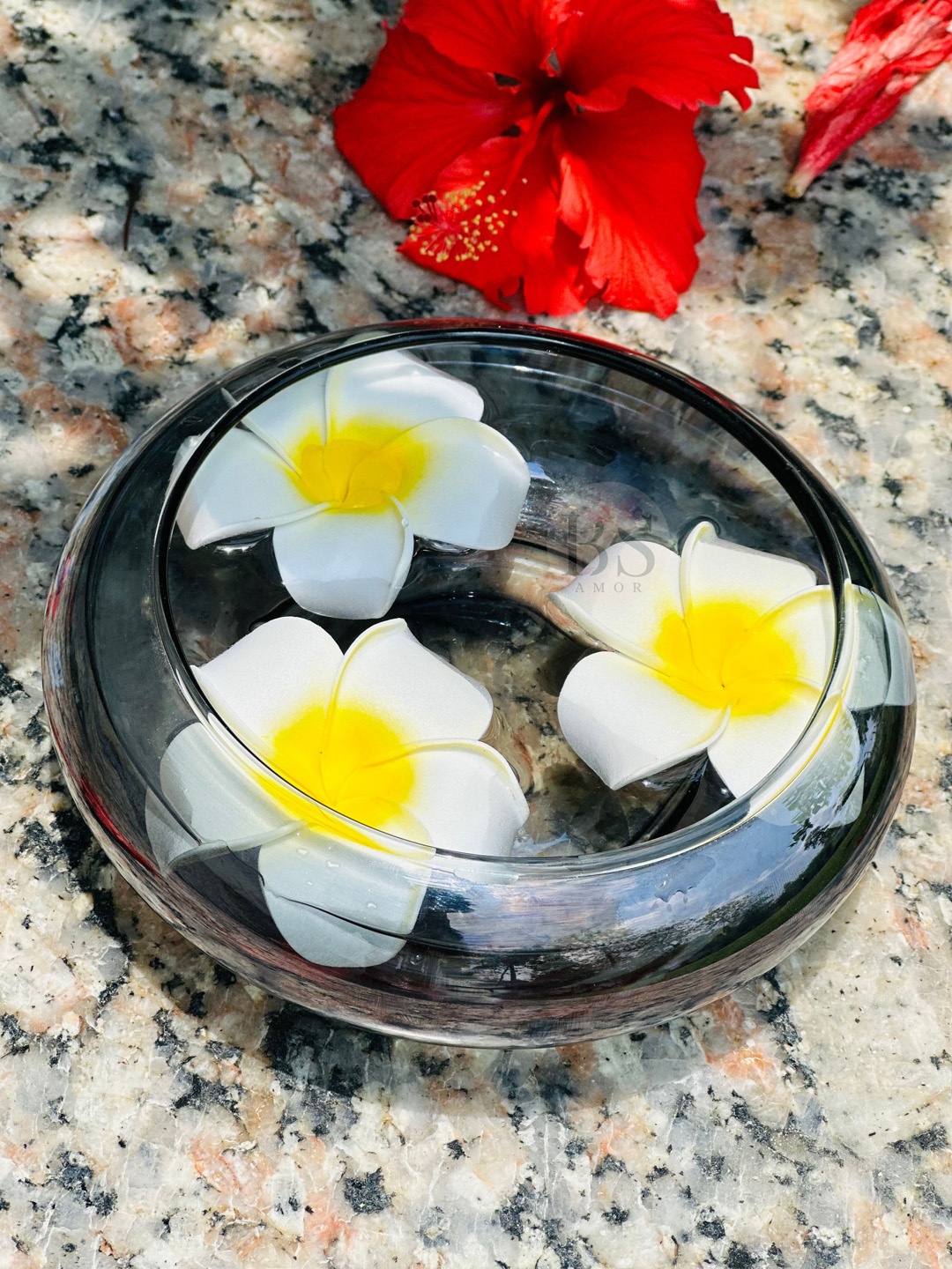 

BS AMOR Black Urli Glass Vase With Flower