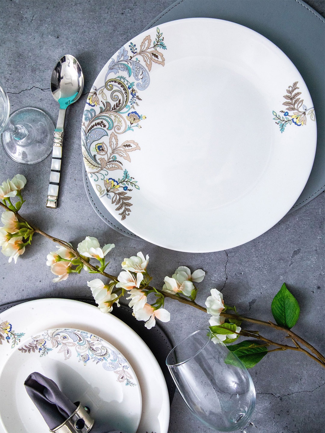 

Servewell Urmi White 6 Pieces Ethnic Motifs Printed Melamine Glossy Plates