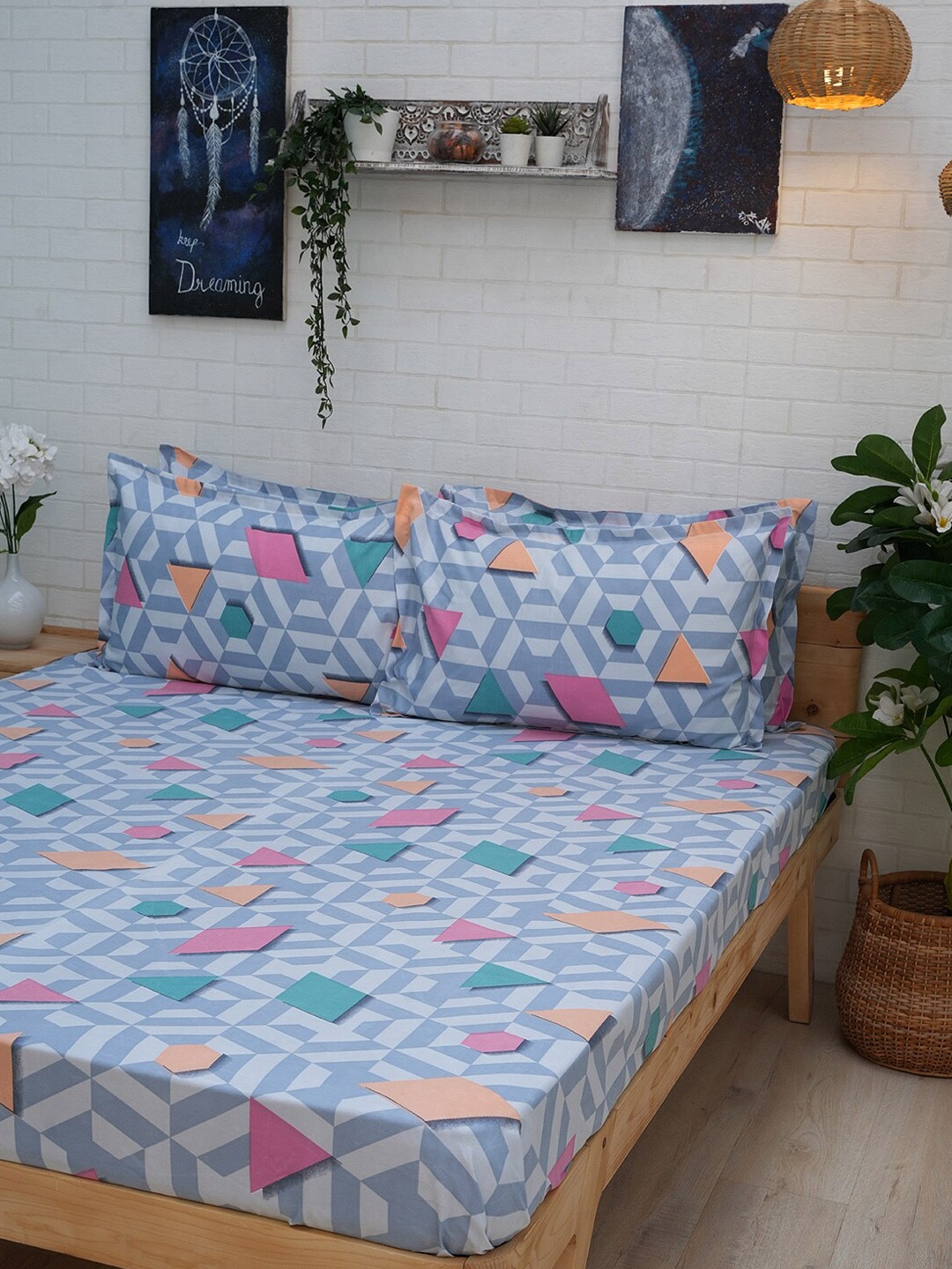 

Ariana Blue & White Geometric 120 TC Queen Bedsheet With 2 Pillow Covers