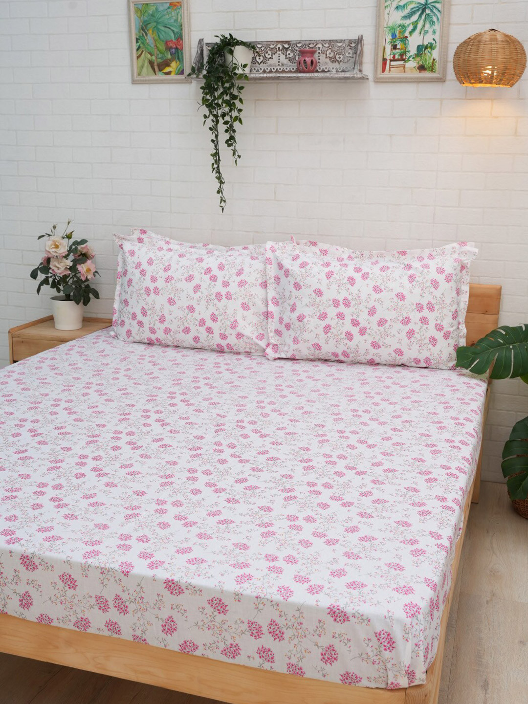 

Ariana White & Pink Floral Printed 144 TC Pure Cotton King Bedsheet & 2 Pillow Covers