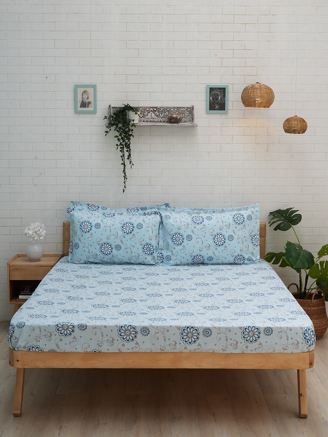 

Ariana Blue & Grey Floral 140 TC King Bedsheet With 2 Pillow Covers