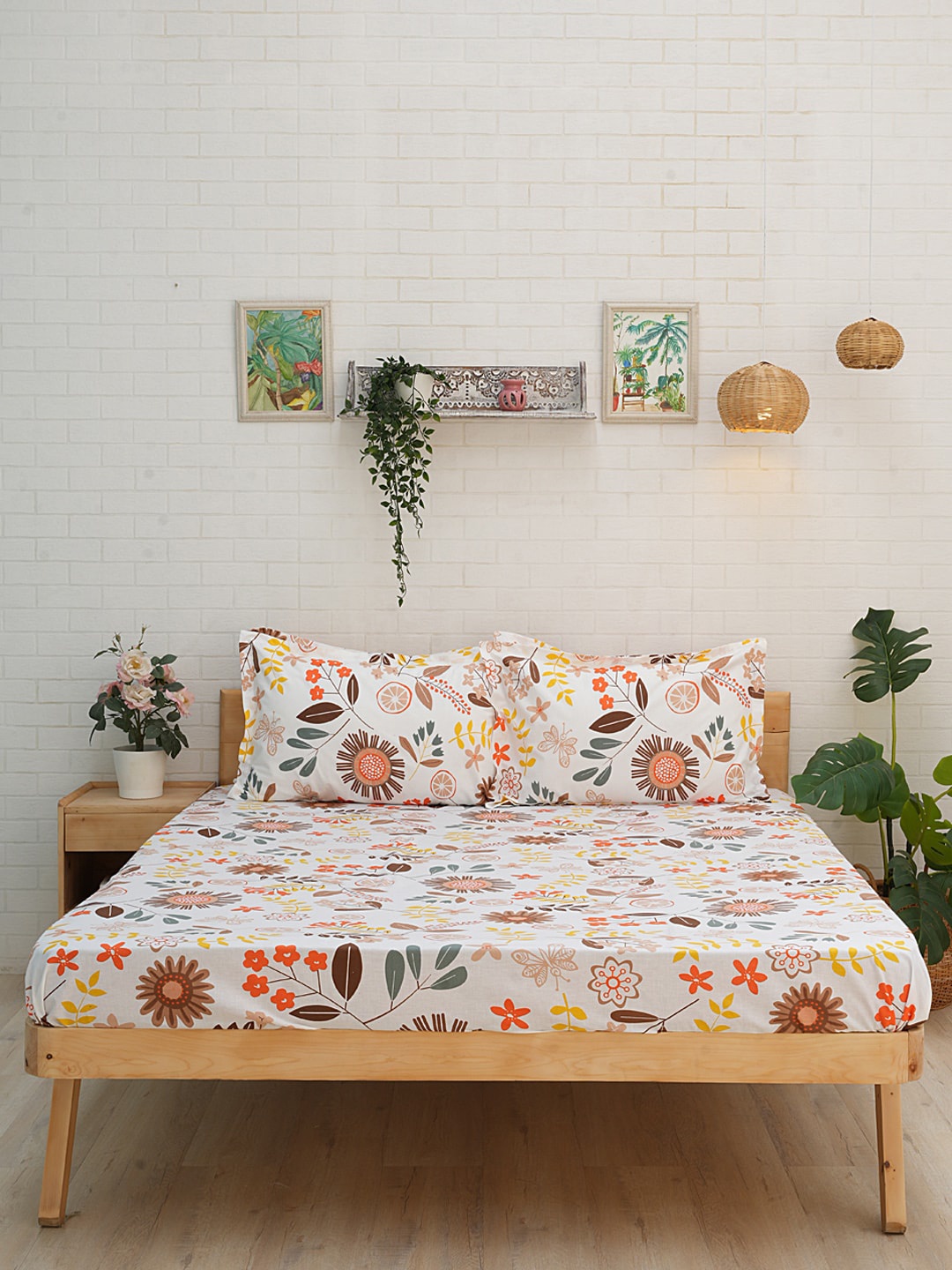 

Ariana White & Brown Floral 144 TC Cotton King Bedsheet With 2 Pillow Covers