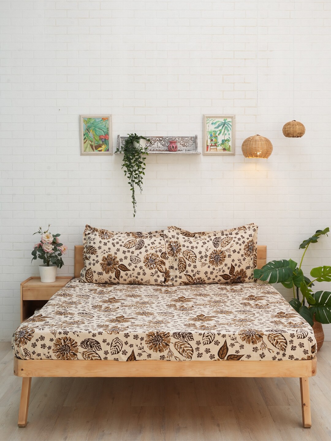 

Ariana Coffee Brown Floral 140 TC King Bedsheet With 2 Pillow Covers