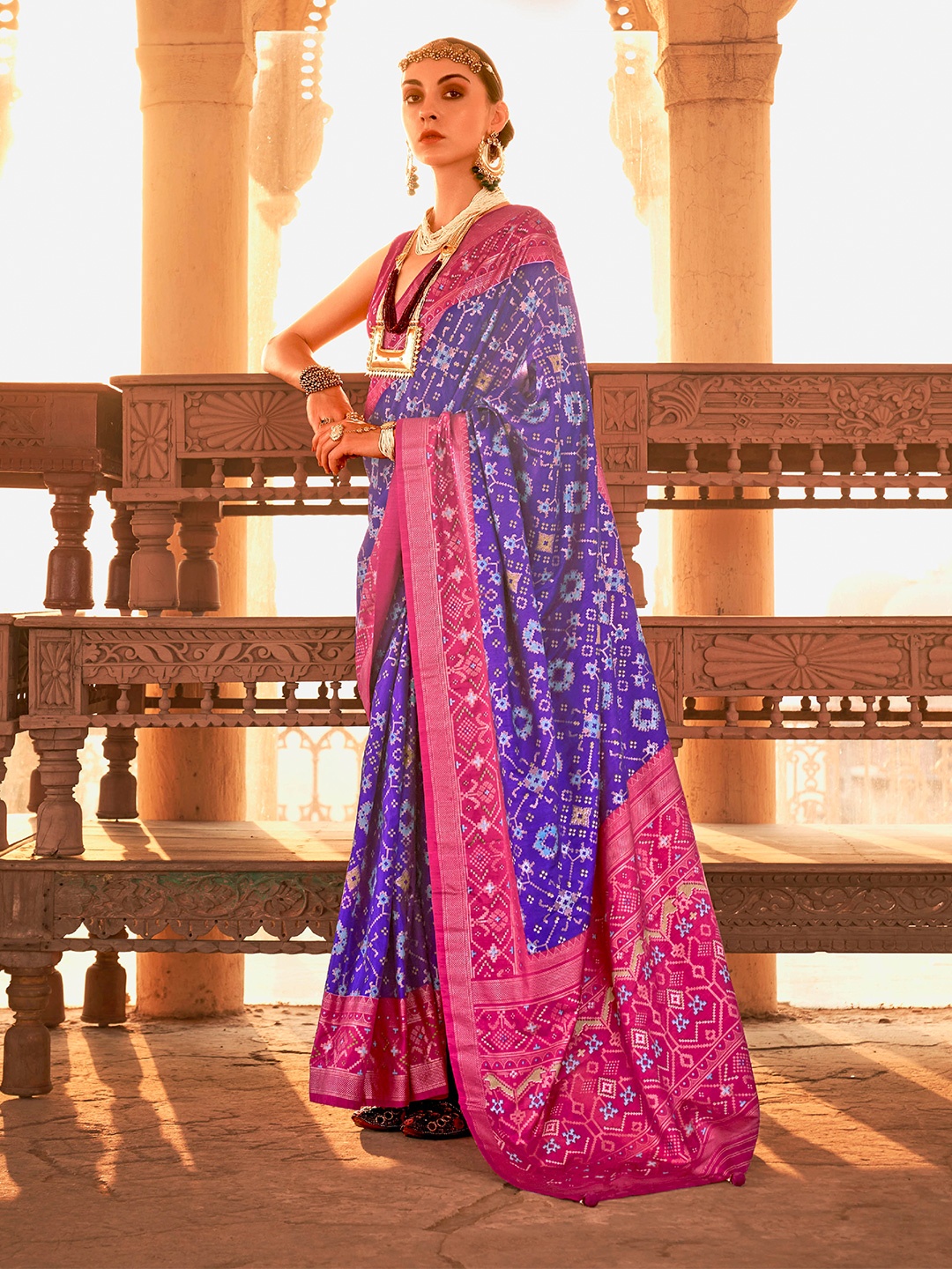 

Mitera Purple & Pink Ethnic Motifs Woven Design Saree