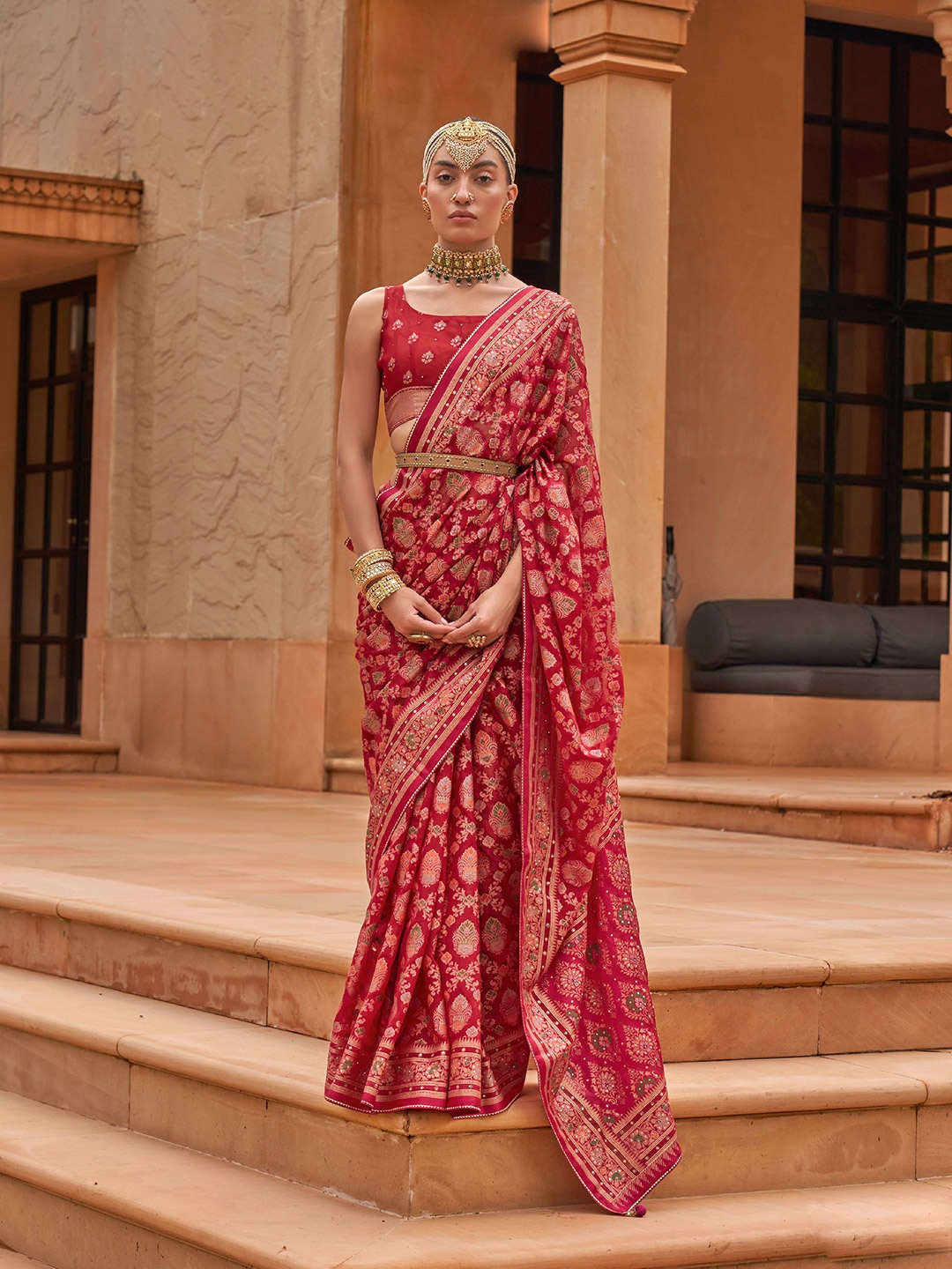 

Mitera Red & Gold-Toned Woven Design Zari Brasso Saree