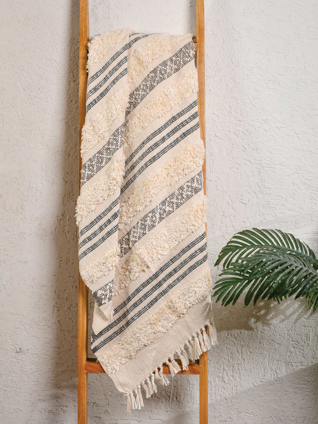 

THE SEWING CREST Hand-Tufted Cotton Decorative Throw Gypsy, Cream