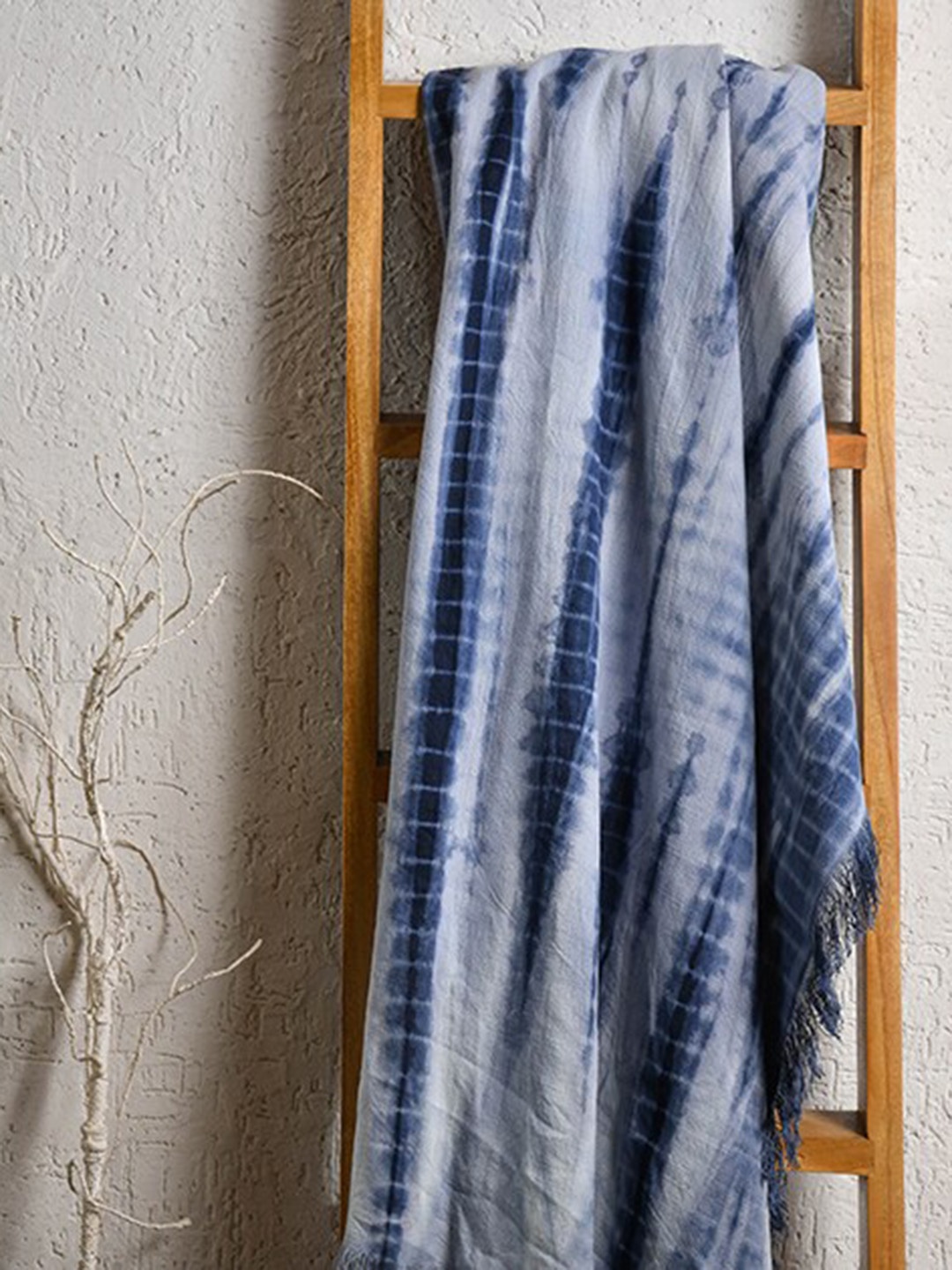 

THE SEWING CREST Blue & White Tie & Dye Throws