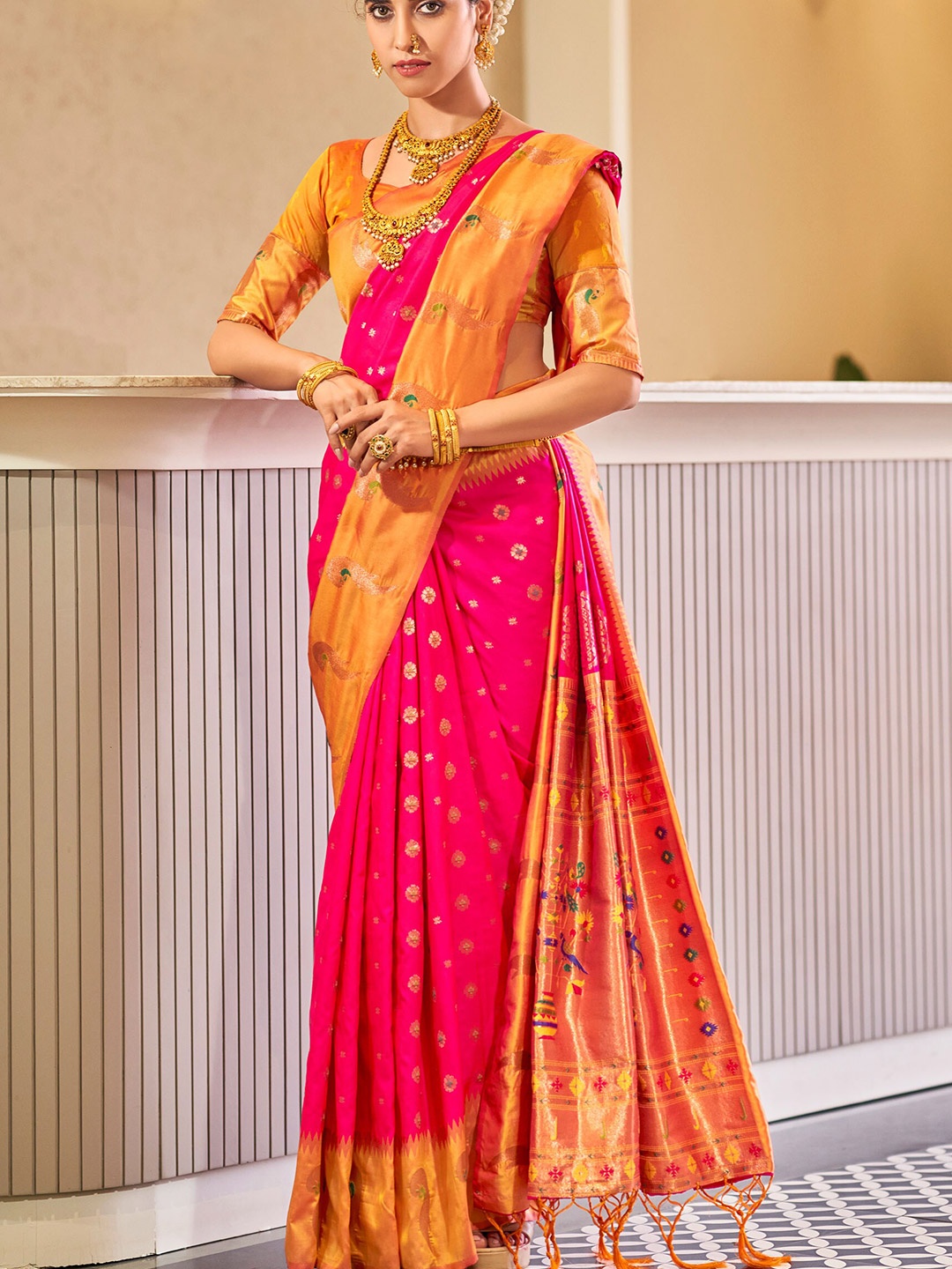 

SHANGRILA Woven Design Zari Pure Silk Paithani Saree, Pink