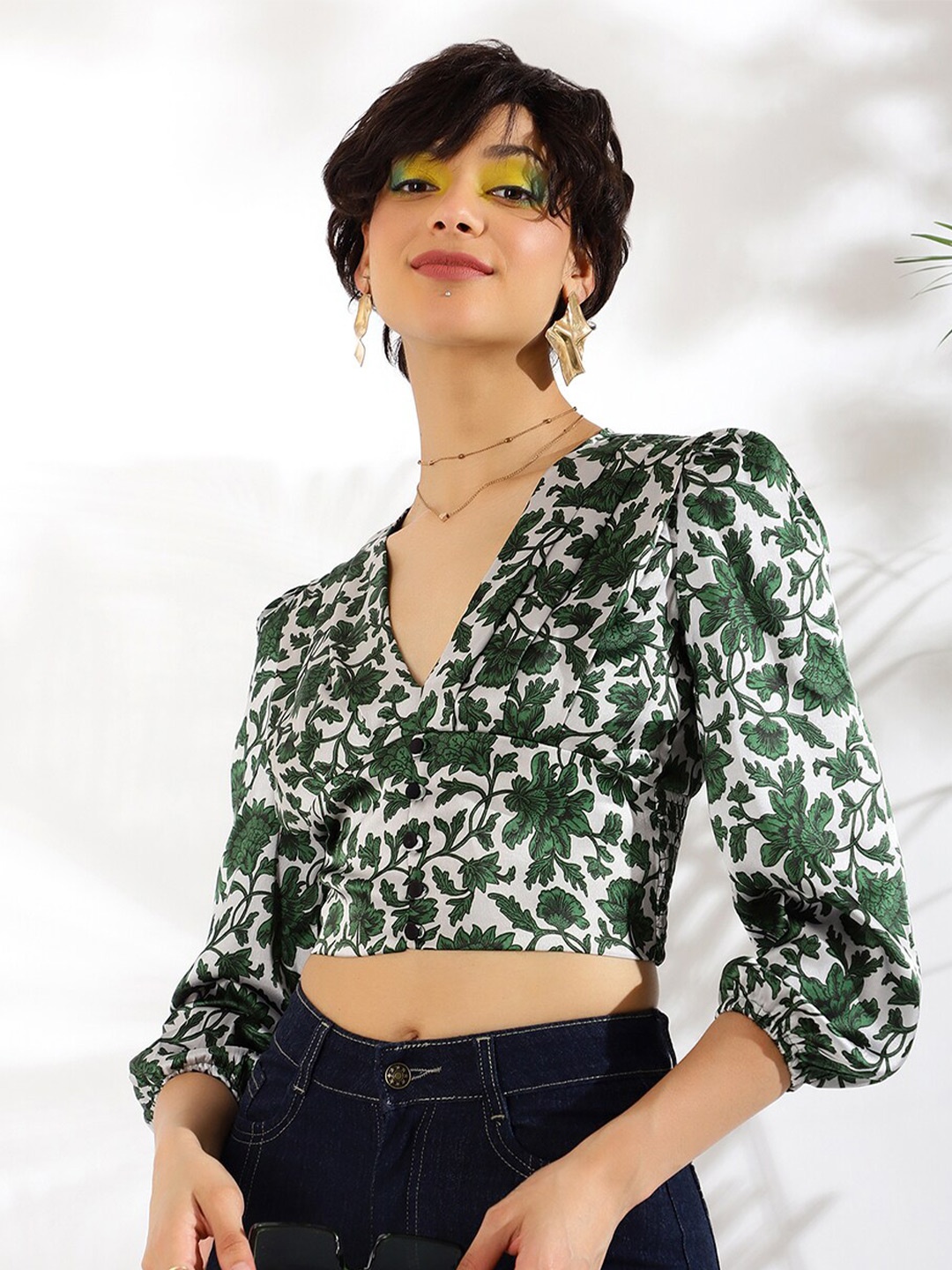 

KASSUALLY White & Green Floral Printed Smocked Puff Sleeves Satin Crop Top