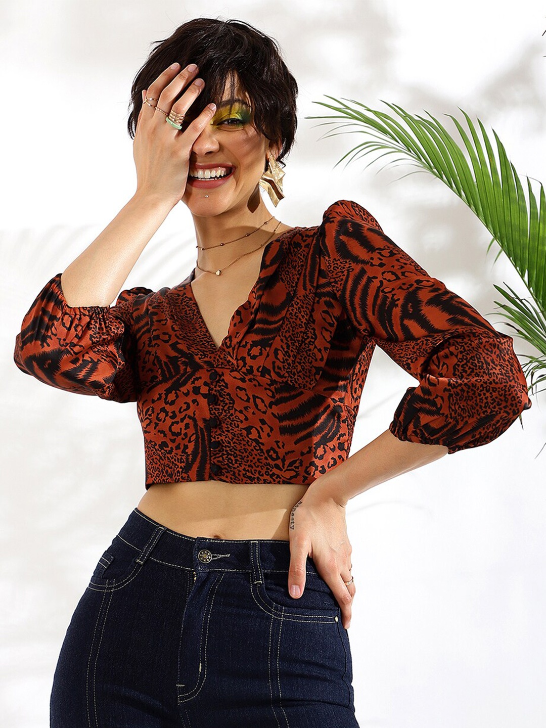 

KASSUALLY Brown Abstract Printed V-Neck Puff Sleeve Satin Crop Top