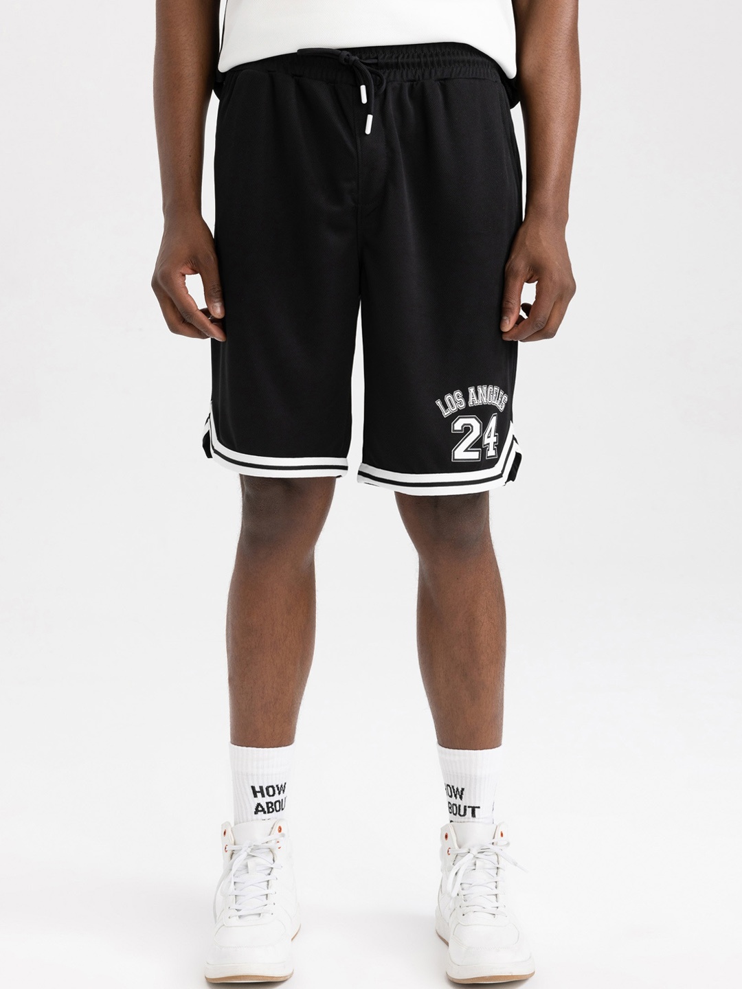 

DeFacto Men Printed Mid-Rise Sports Shorts, Black