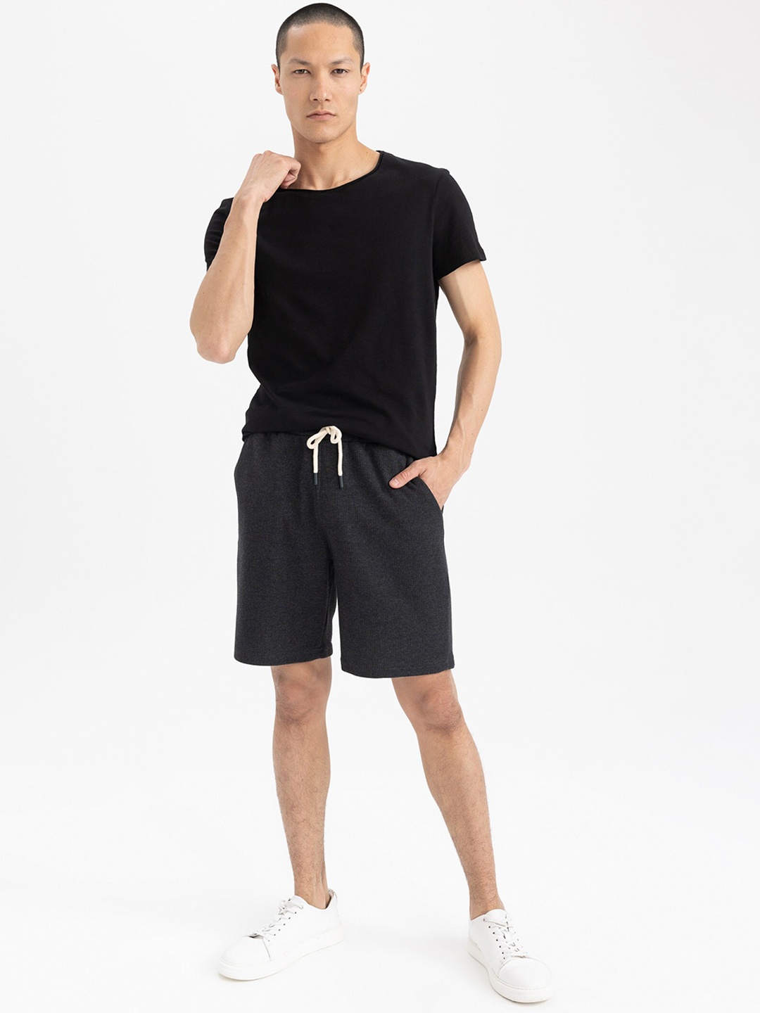 

DeFacto Men Mid-Rise Shorts, Black