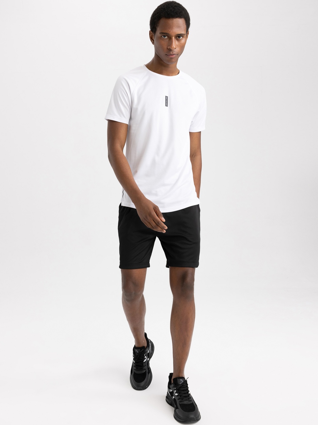 

DeFacto Men Mid-Rise Sports Shorts, Black