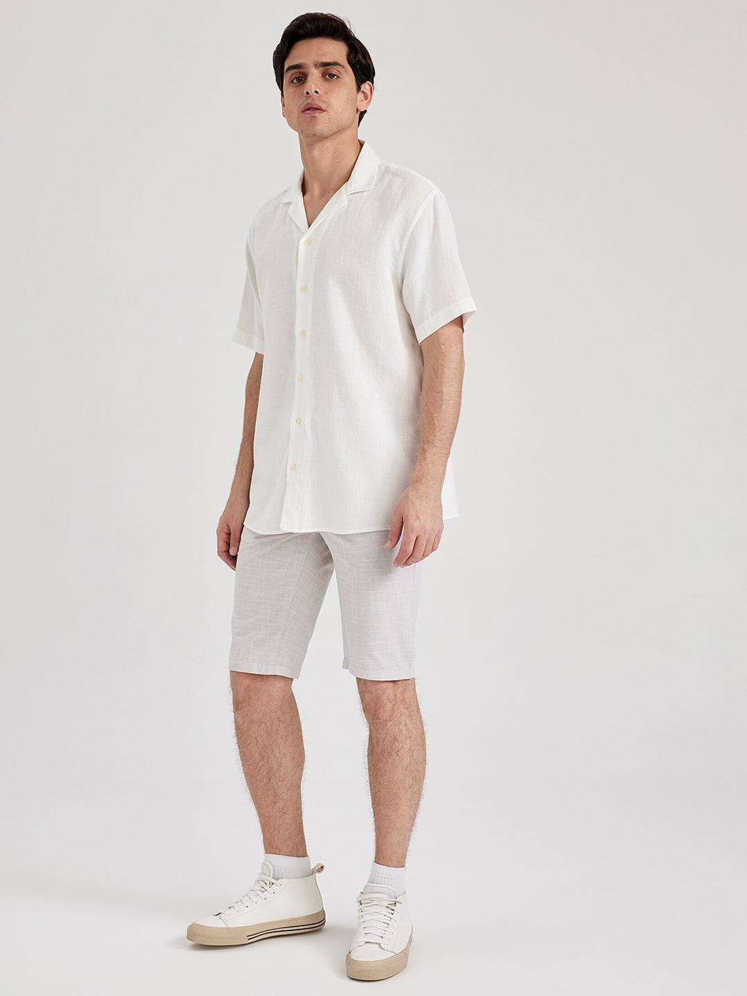 

DeFacto Men Mid-Rise Pure Cotton Shorts, Cream