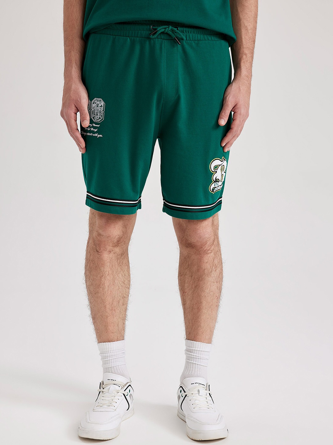 

DeFacto Men Mid-Rise Sports Shorts, Green