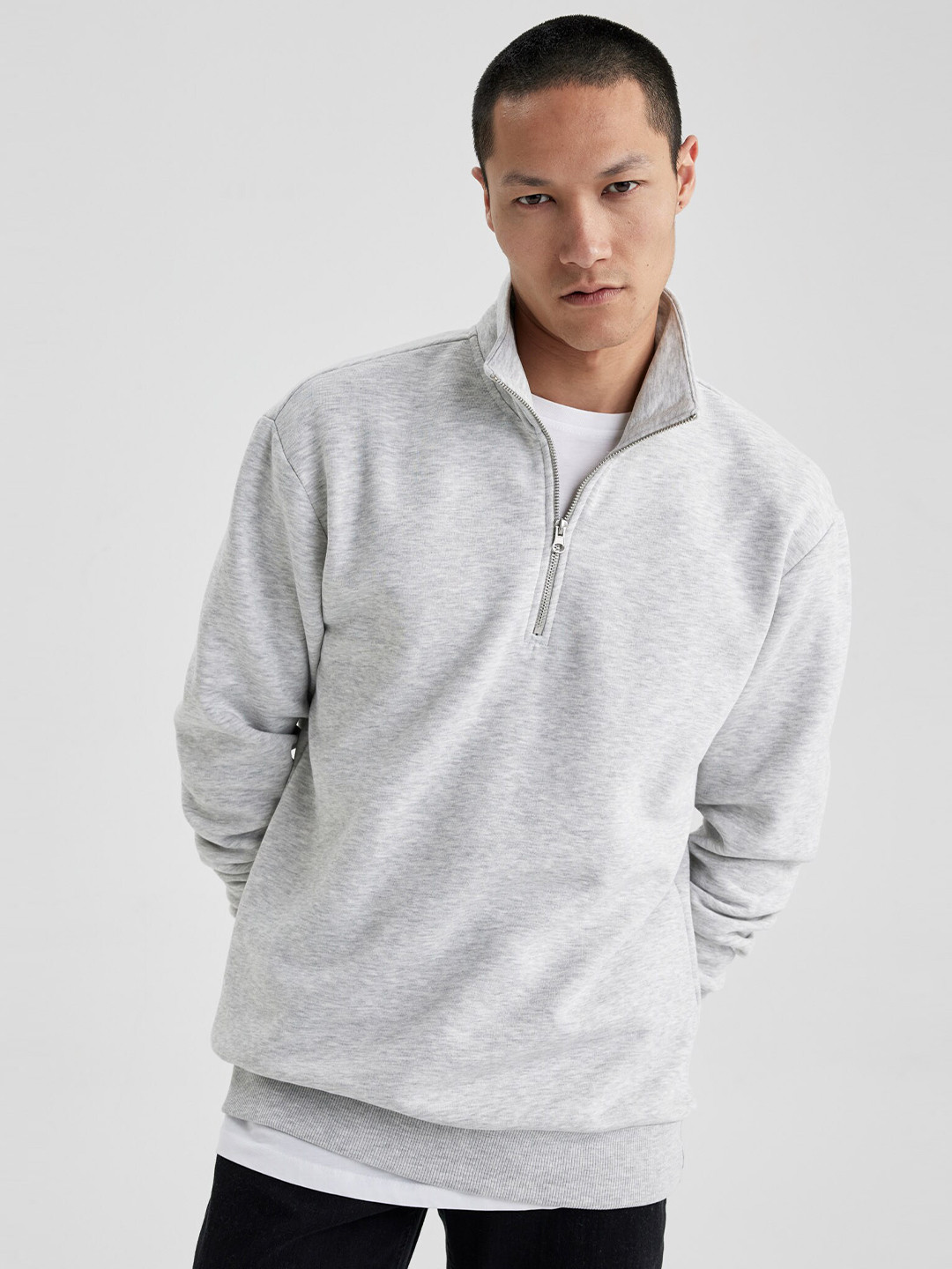 

DeFacto Men Mock Collar Half Zipper Pullover, Grey