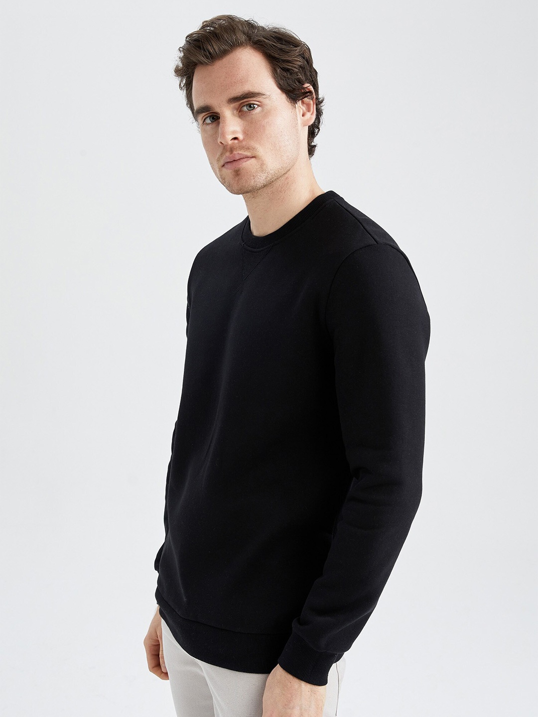 

DeFacto Men Round Neck Knitted Pullover, Black