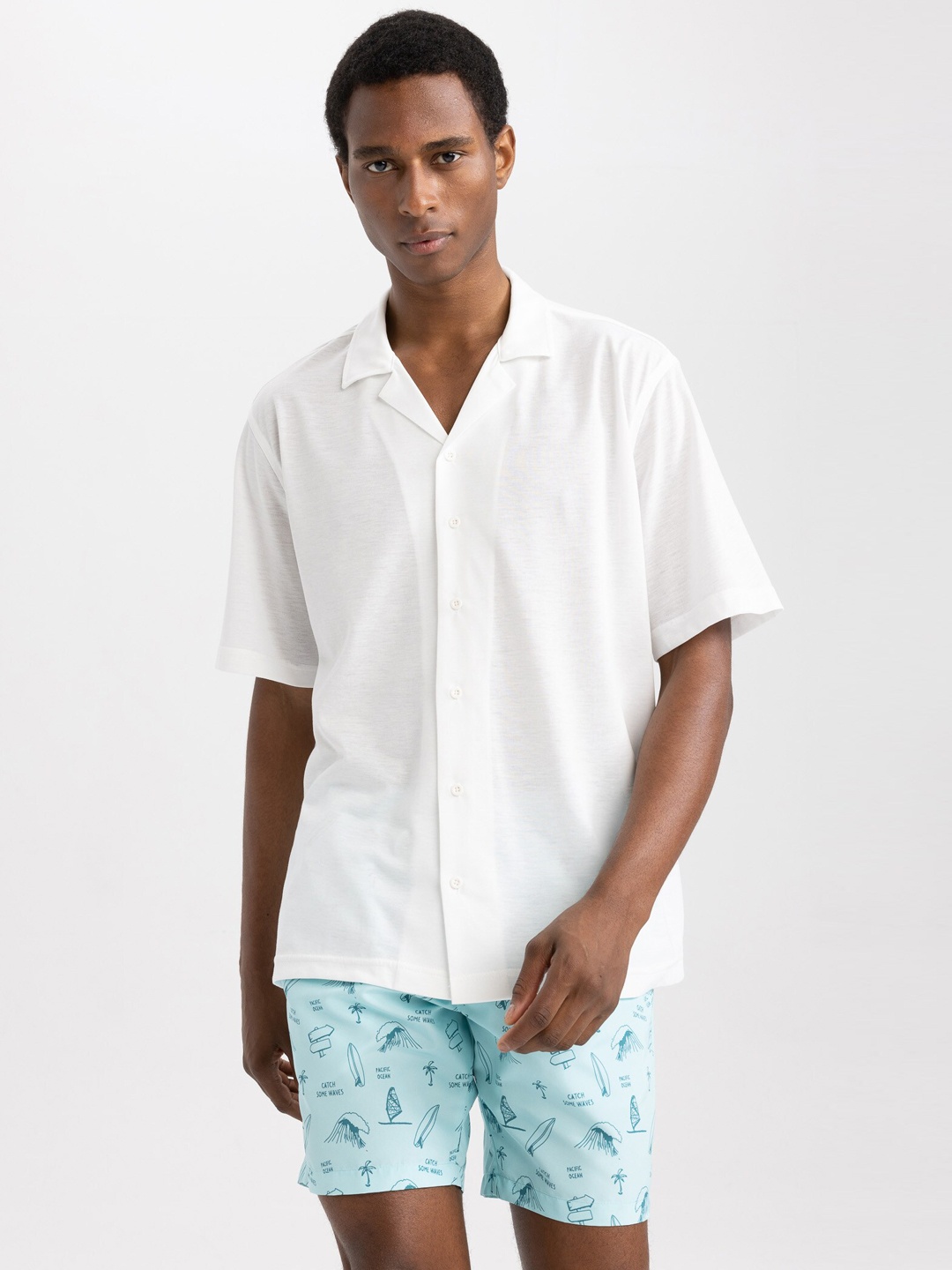 

DeFacto Men Conversational Printed Mid-Rise Shorts, Blue