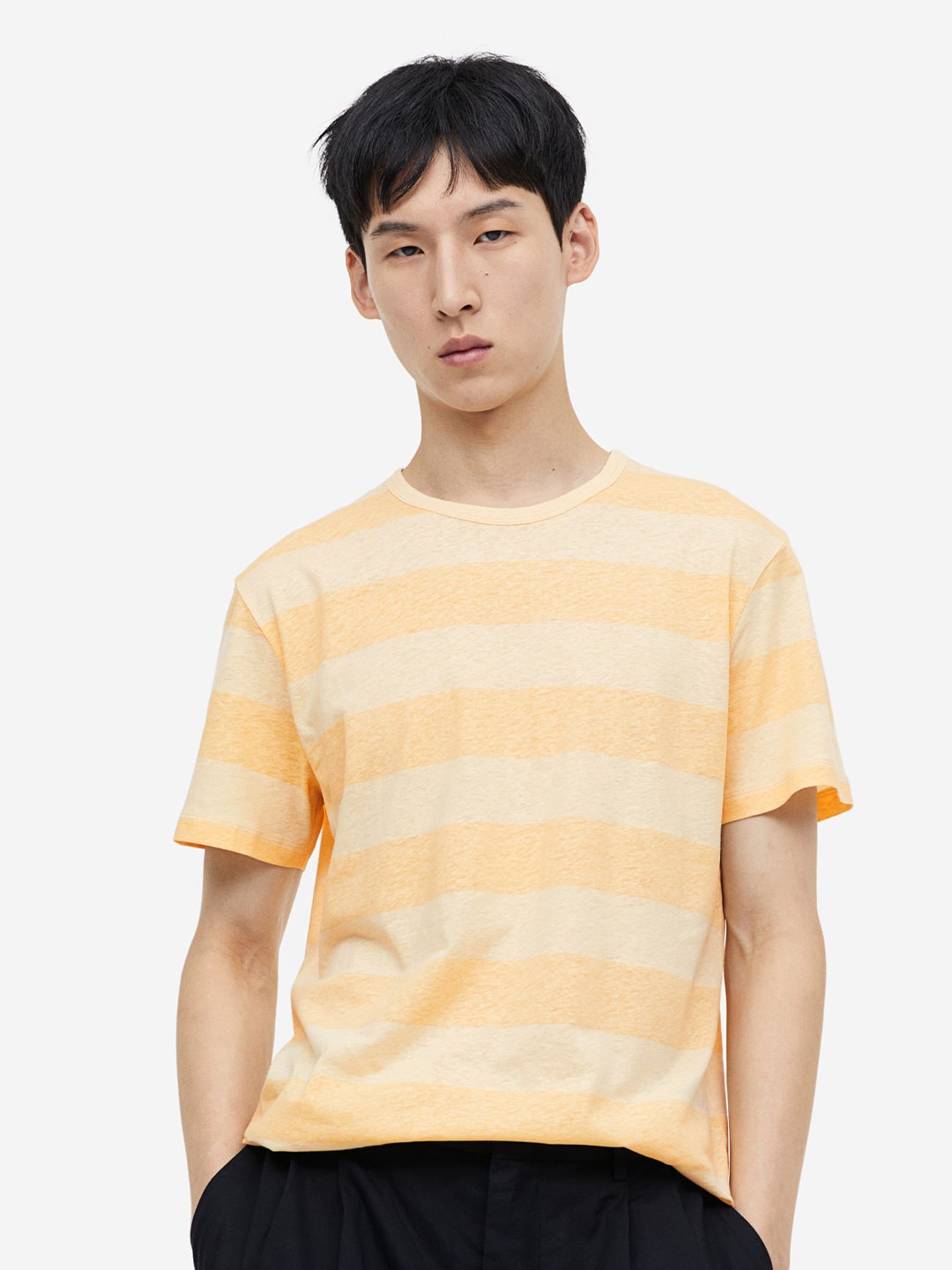 

H&M Men Regular Fit Linen-Blend T-Shirt, Yellow
