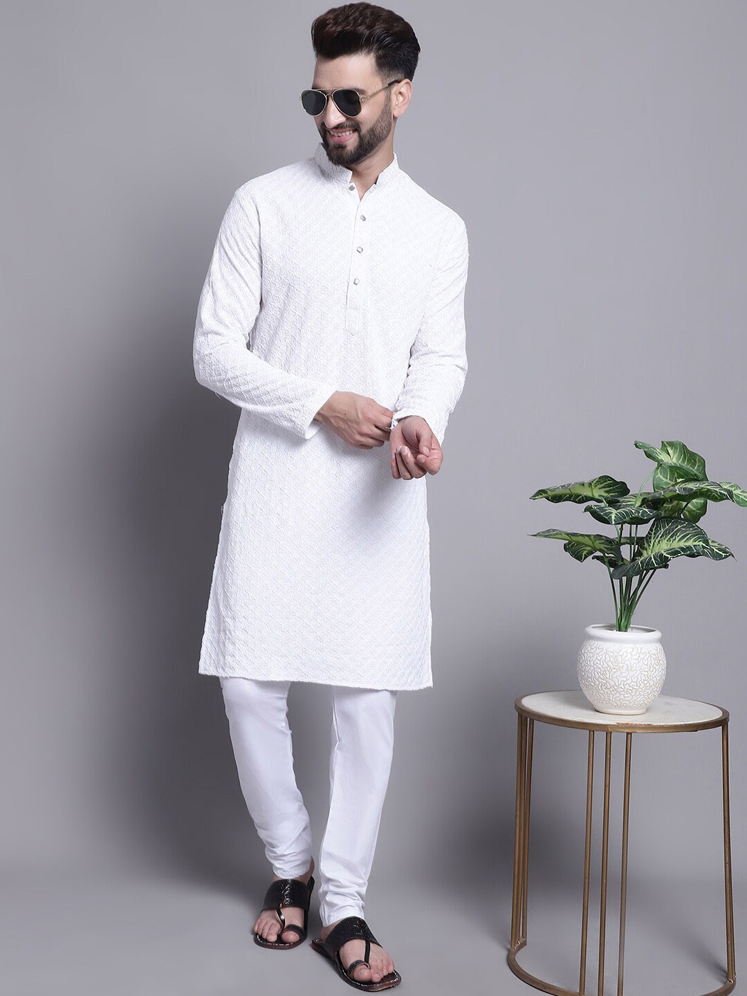 

SOJANYA Ethnic Motifs Embroidered Pure Cotton Kurta with Pyjamas, White