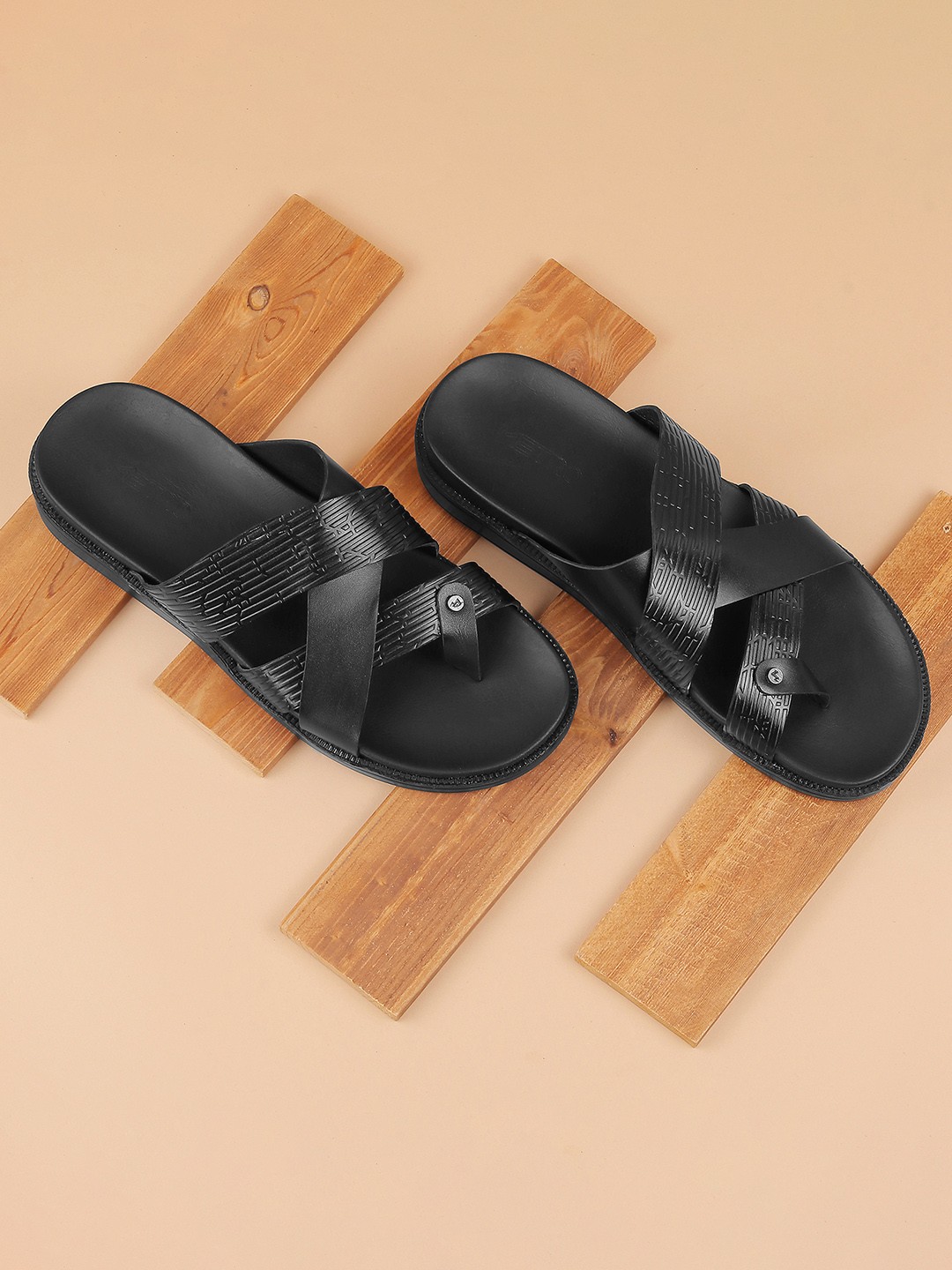 

Metro Men Textured Comfort Sandals, Black