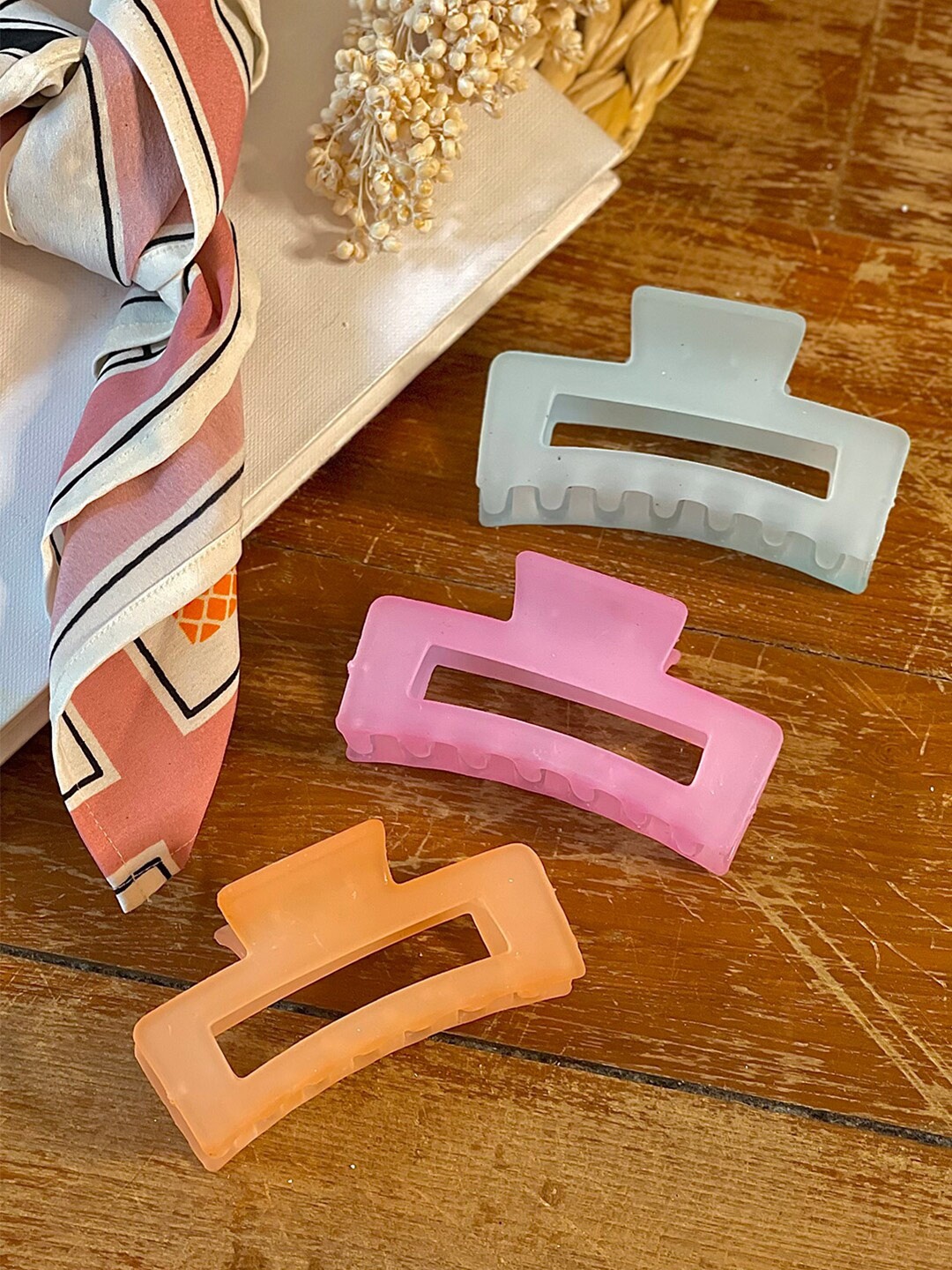 

Ayesha Women Set of 3 Oversized Pastel Rectangular Claw Clips, Grey