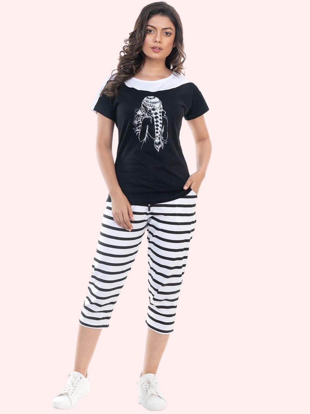 

StyleAOne Graphic Printed Pure Cotton T-shirt With Capris, Black