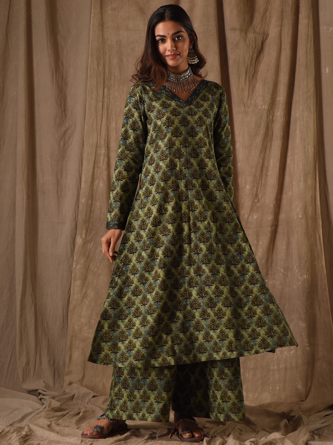 

DIMPLE DESIGN STUDIO Ethnic Motifs Printed Pure Cotton Kurta With Palazzos, Green