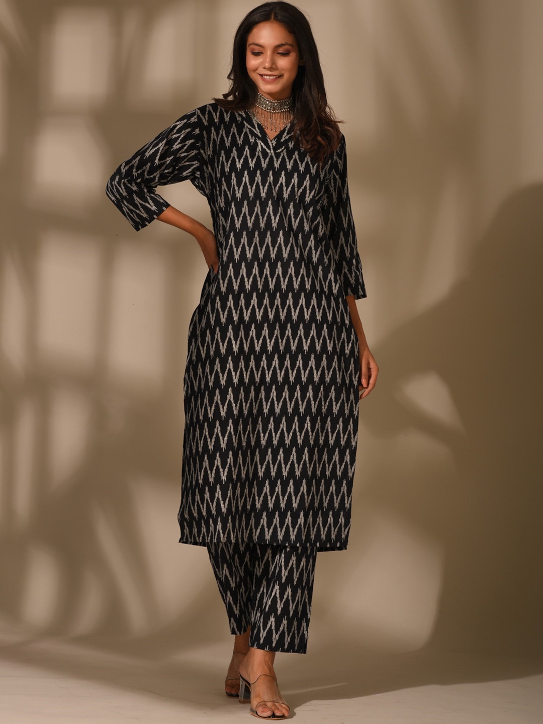 

DIMPLE DESIGN STUDIO Geometric Printed Pure Cotton Kurta With Trousers, Black