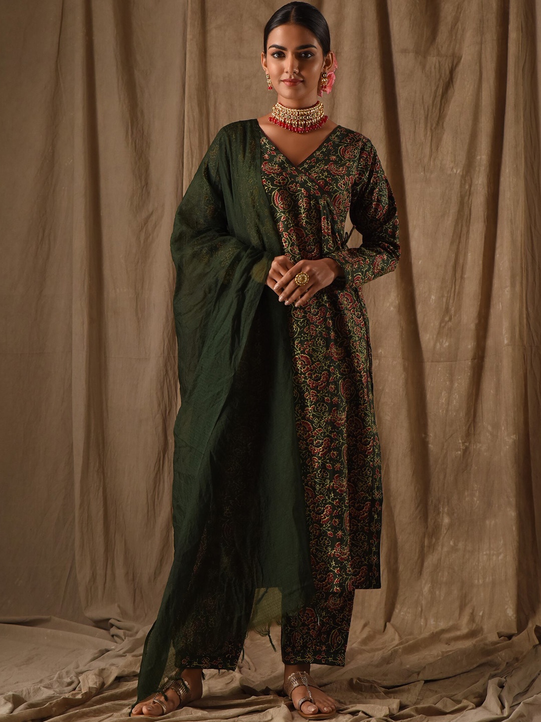 

DIMPLE DESIGN STUDIO Floral Printed Pure Cotton Kurta with Palazzos & With Dupatta, Green