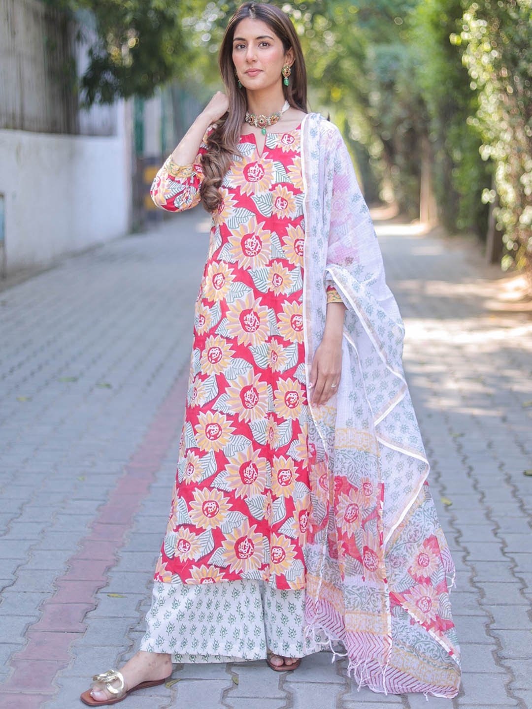 

DIMPLE DESIGN STUDIO Floral Printed Pure Cotton Kurta with Palazzos & Dupatta, Red