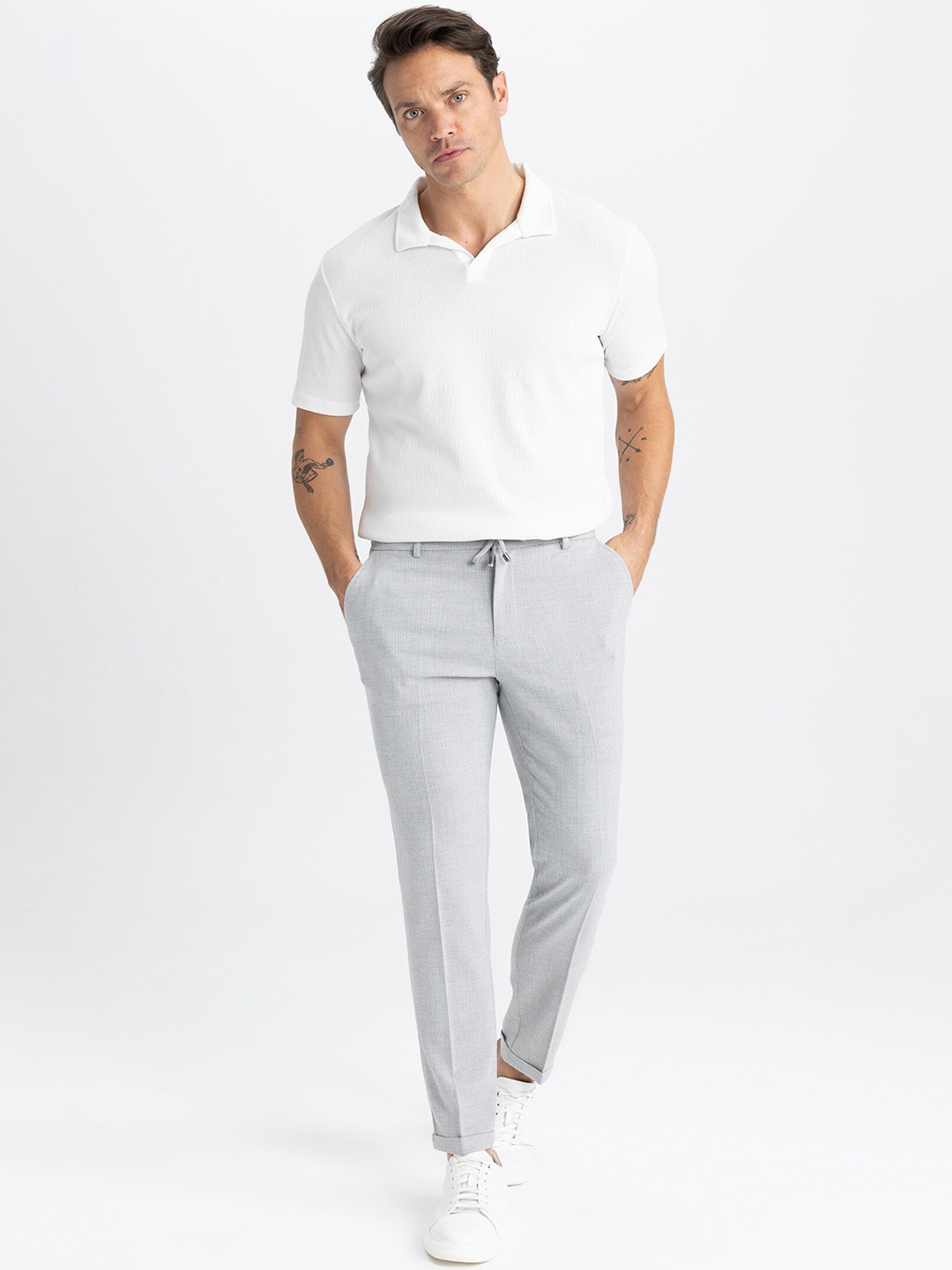 

DeFacto Men Mid Rise Chinos Trousers, Grey