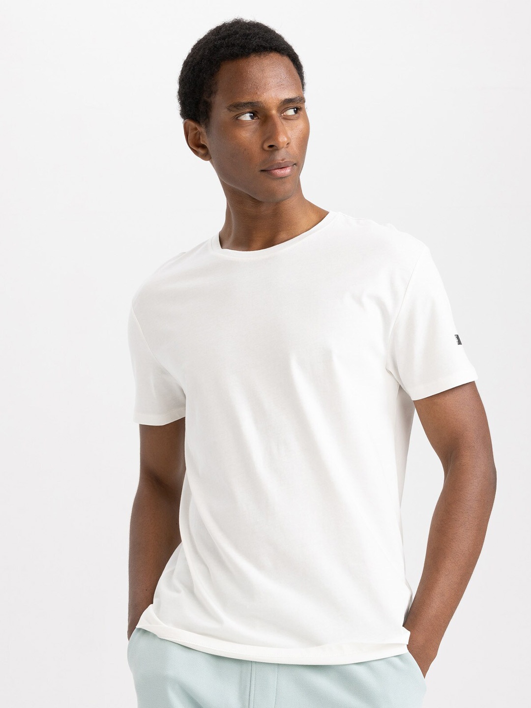 

DeFacto Round Neck Short Sleeves Pure Cotton T-shirt, White