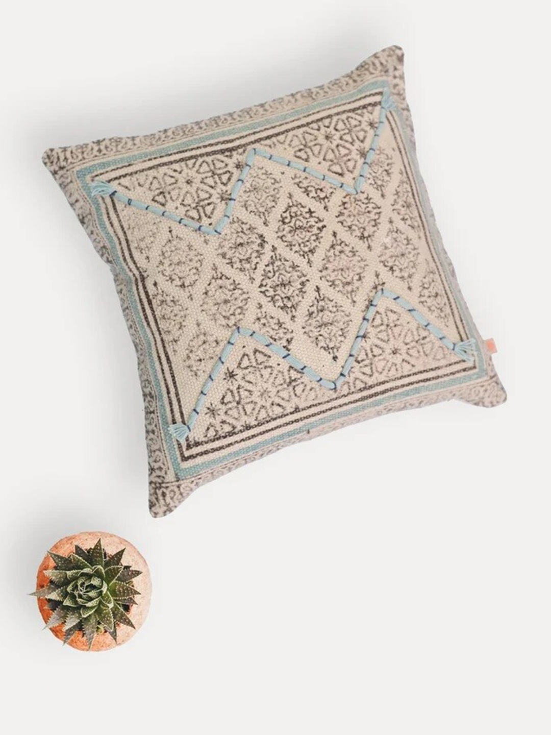 

Art Avenue Cream-Coloured & Black Ethnic Motifs Cotton Square Cushion Cover