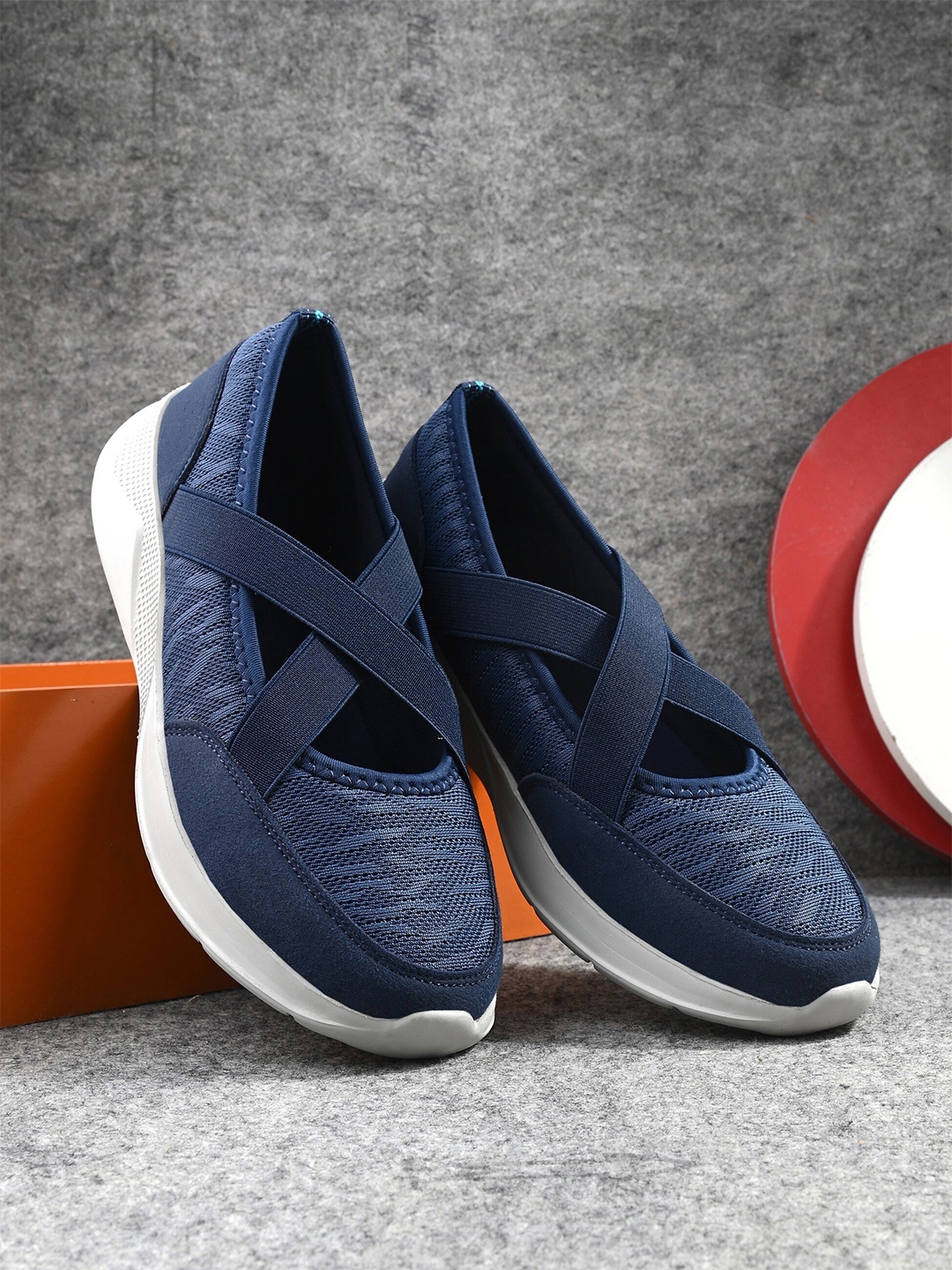 

HRX by Hrithik Roshan Women Navy Blue Flyknit Technology Walking Shoes