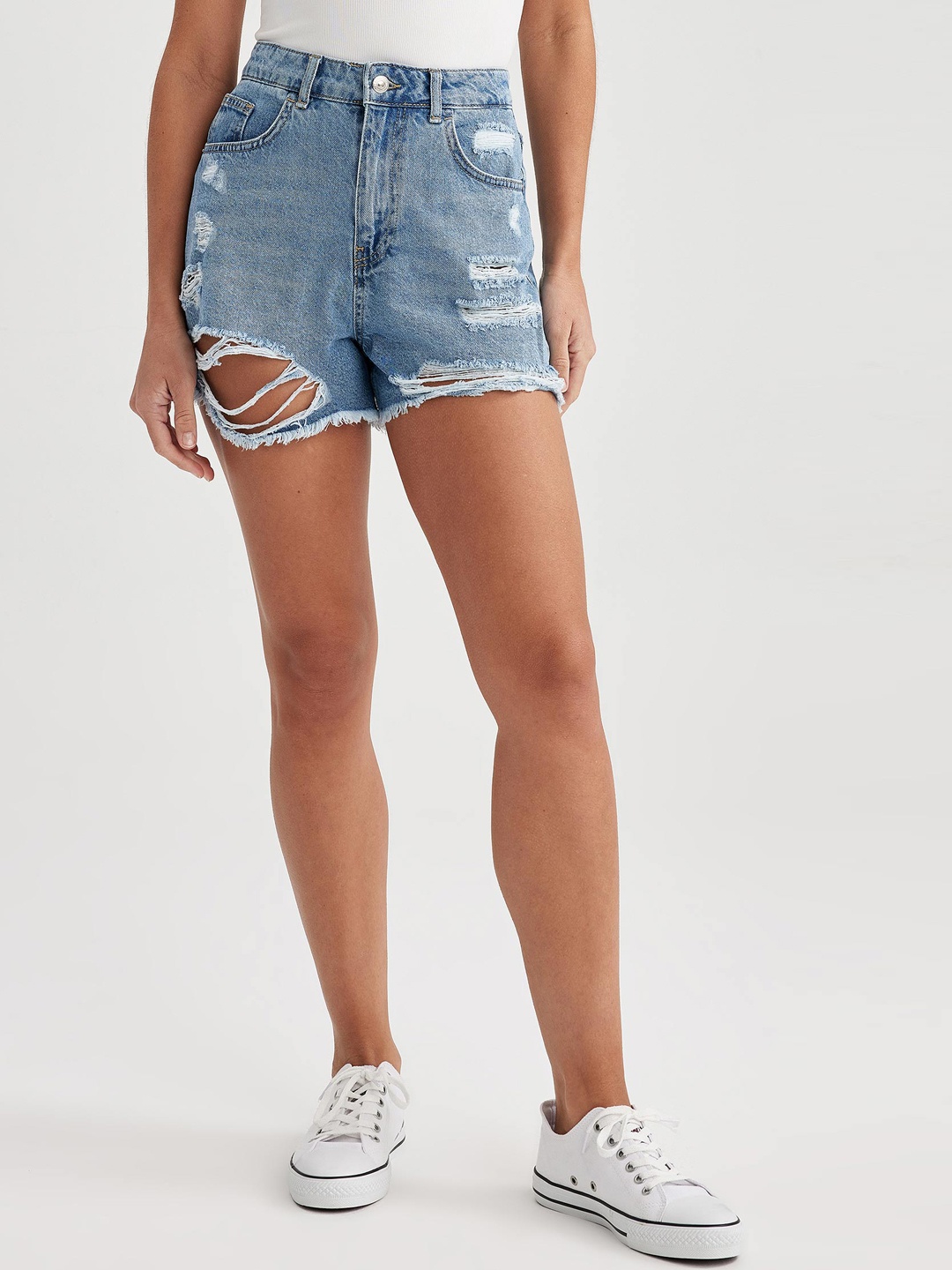 

DeFacto Women Distress Mid-Rise Pure Cotton Denim Shorts, Blue