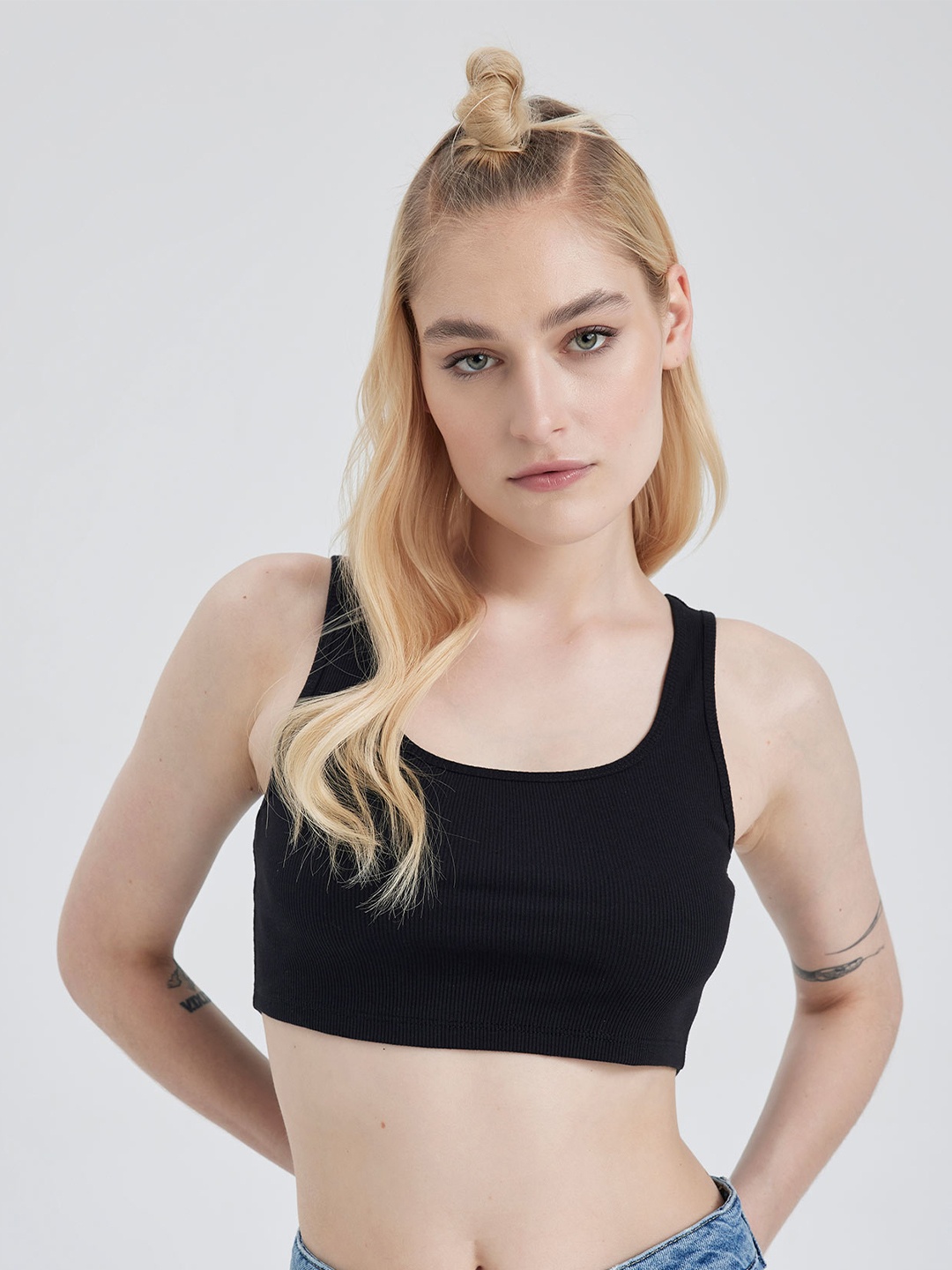 

DeFacto Scoop Neck Crop Bralette Top, Black