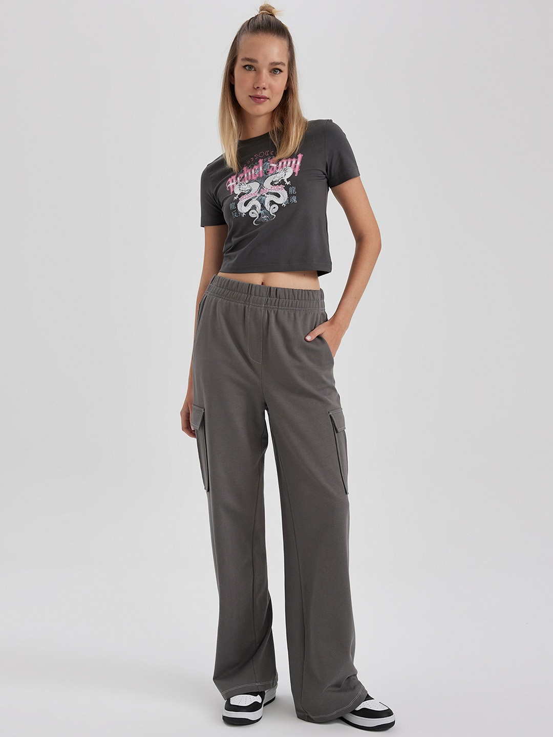 

DeFacto Women Mid Rise Plain Knitted Cargos Trousers, Grey