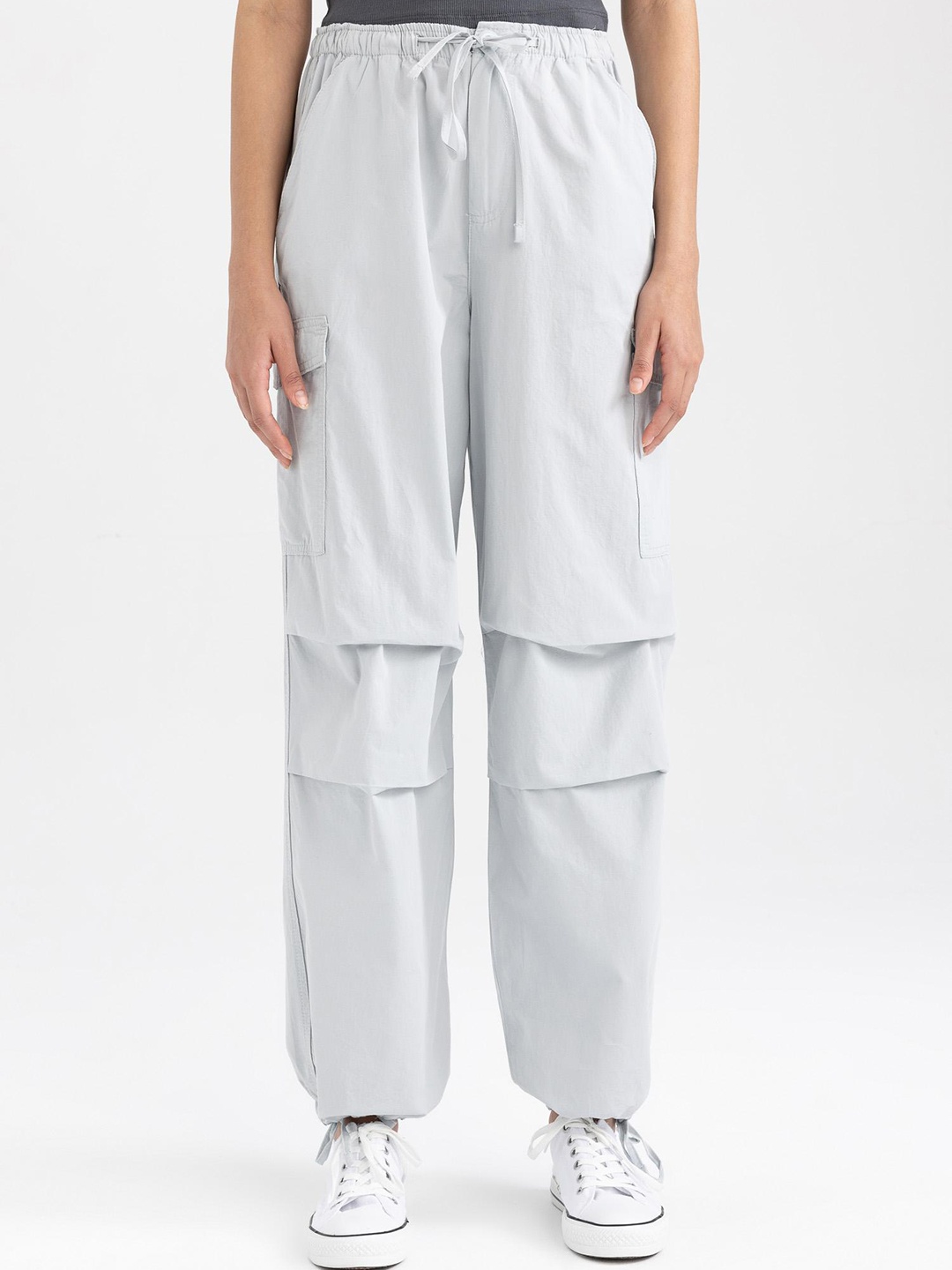 

DeFacto Women Mid Rise Plain Pure Cotton Cargos, Grey