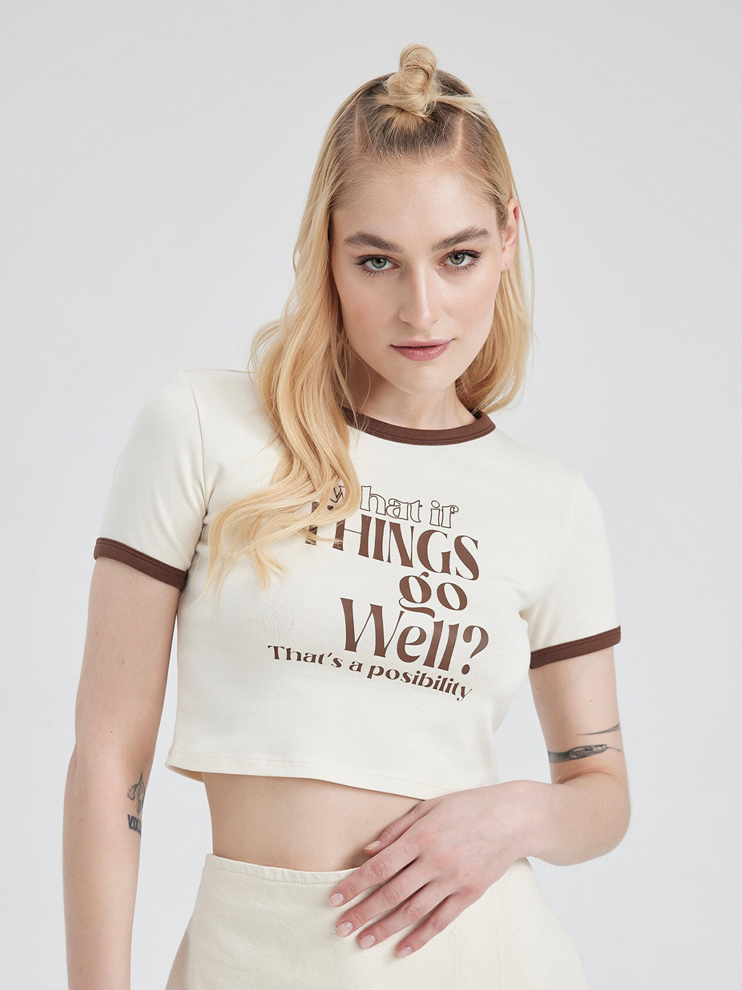 

DeFacto Typography Printed Crop T-shirt, Beige