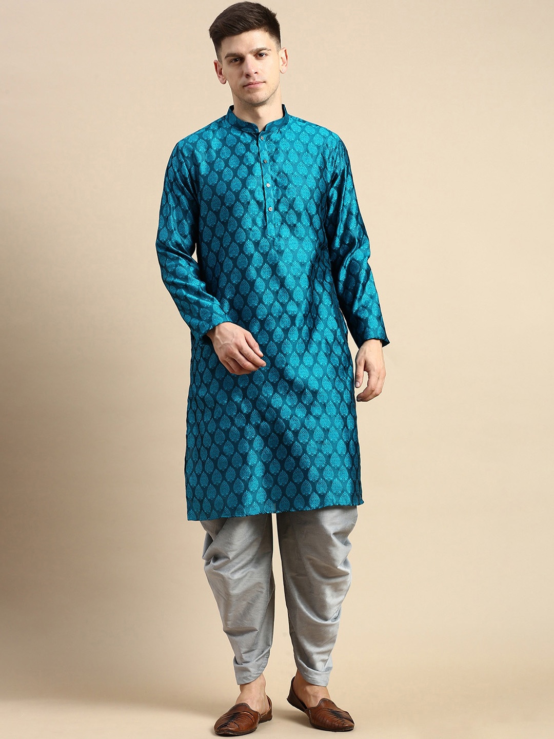 

Amodh by Kisah Mandarin Collar Woven Design Regular Kurta with Dhoti Pants, Blue