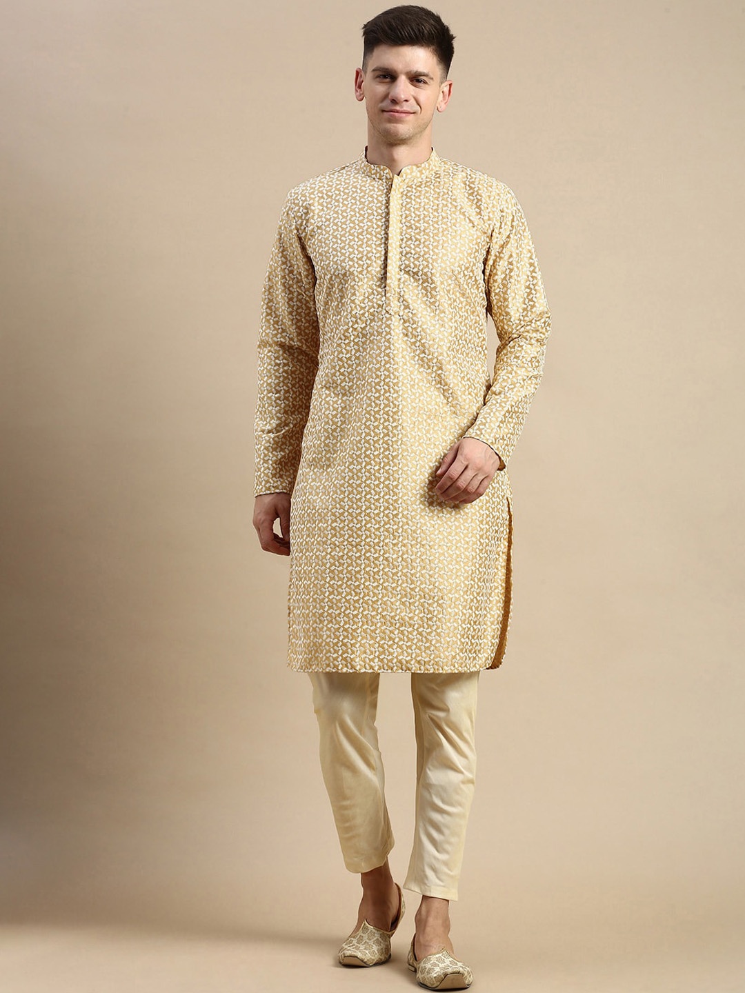 

Amodh by Kisah Geometric Embroidered Kurta With Trousers, Yellow