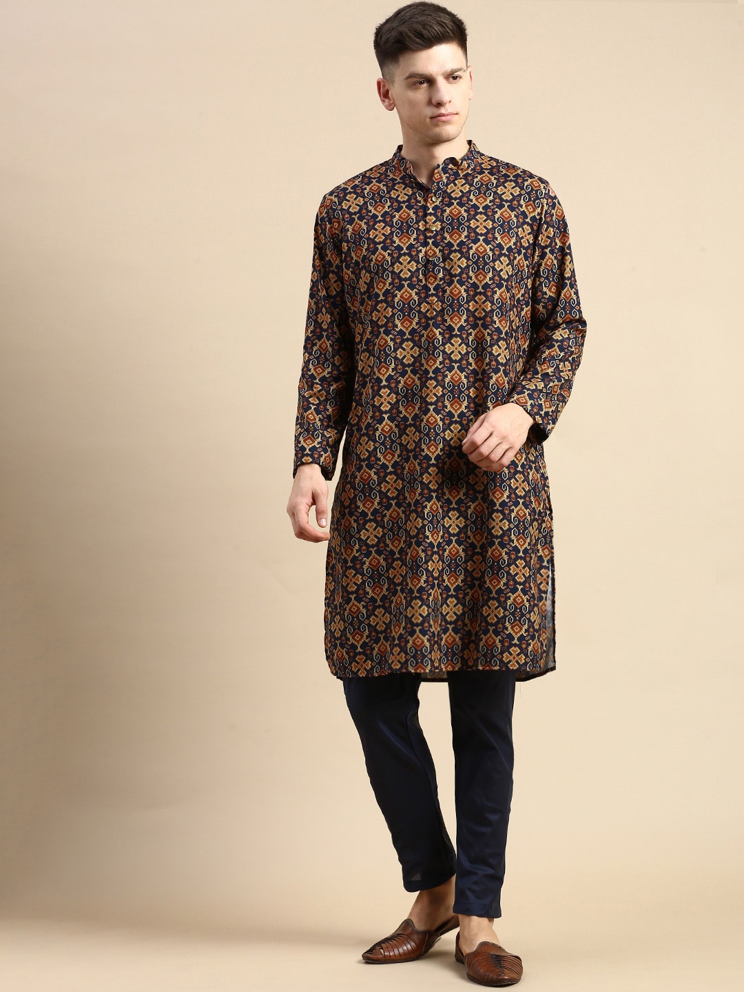 

Amodh by Kisah Ethnic Motifs Printed Straight Kurta With Trousers, Black