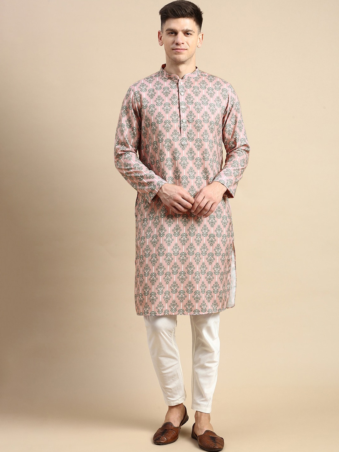 

Amodh by Kisah Ethnic Motifs Printed Regular Kurta with Trousers, Pink