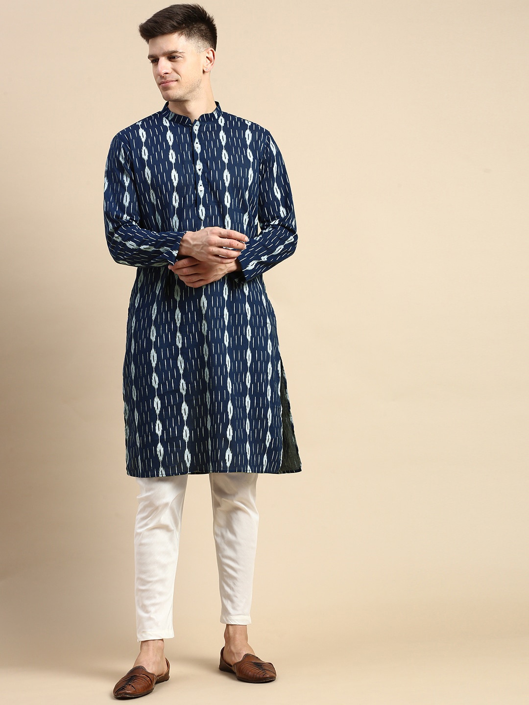 

Amodh by Kisah Geometric Printed Regular Kurta With Pyjamas, Navy blue