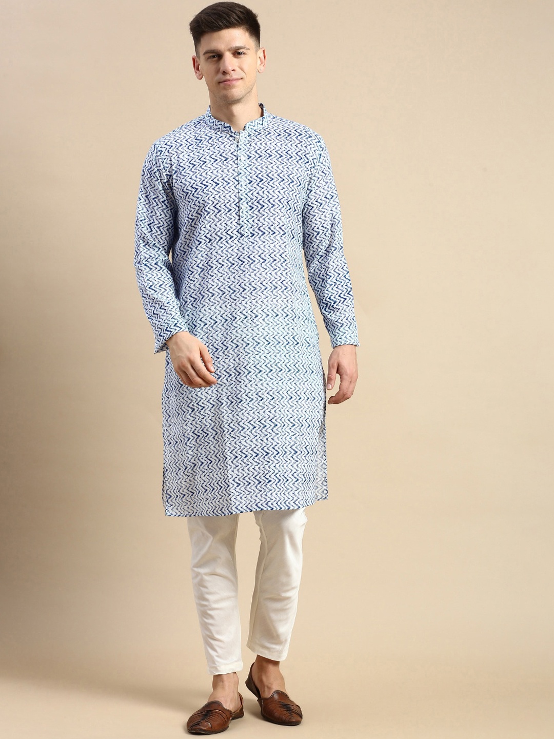 

Amodh by Kisah Chevron Printed Regular Kurta with Trousers, Off white