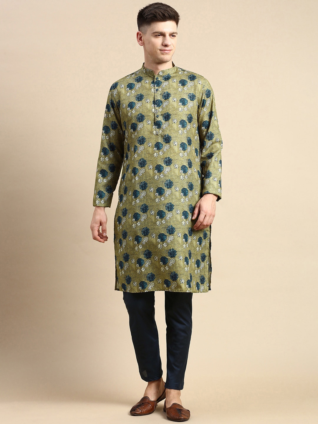 

Amodh by Kisah Floral Printed Regular Kurta With Trousers, Olive