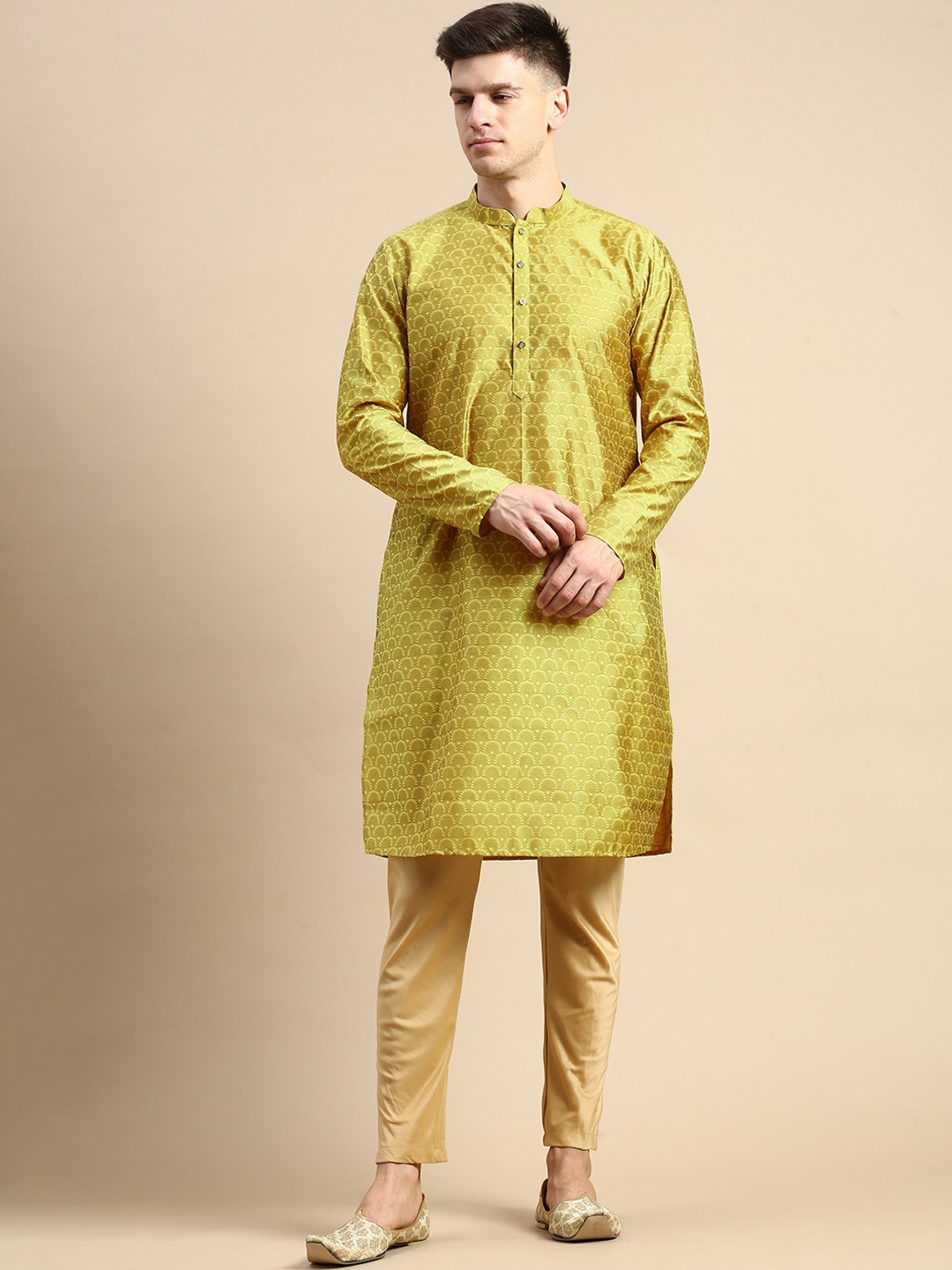 

Amodh by Kisah Geometric Woven Design Kurta with Trousers, Gold